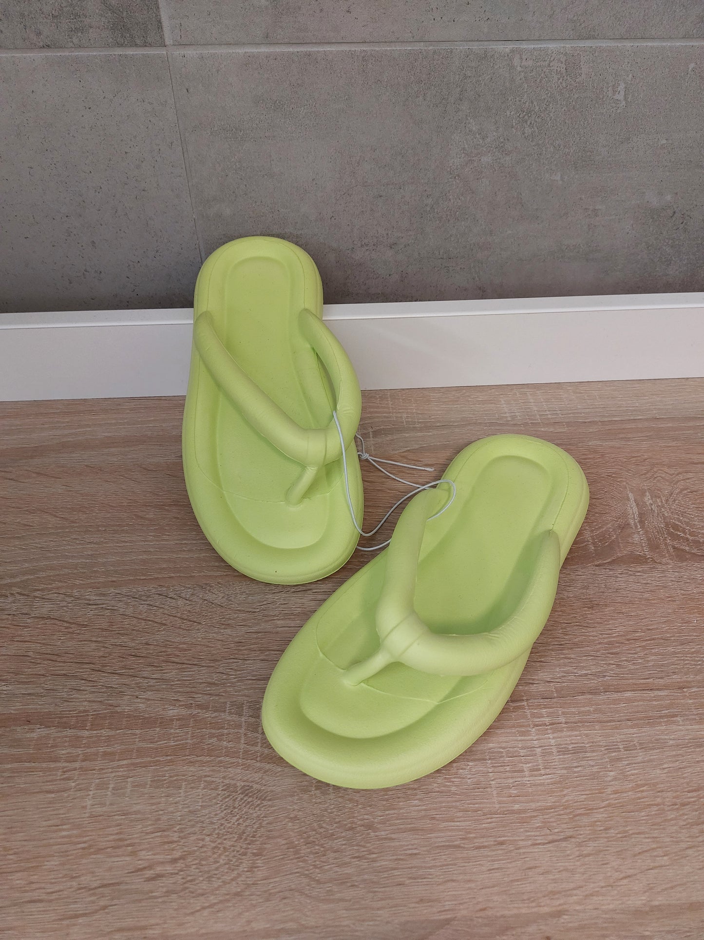 Neon Zehentrenner Badelatschen grün