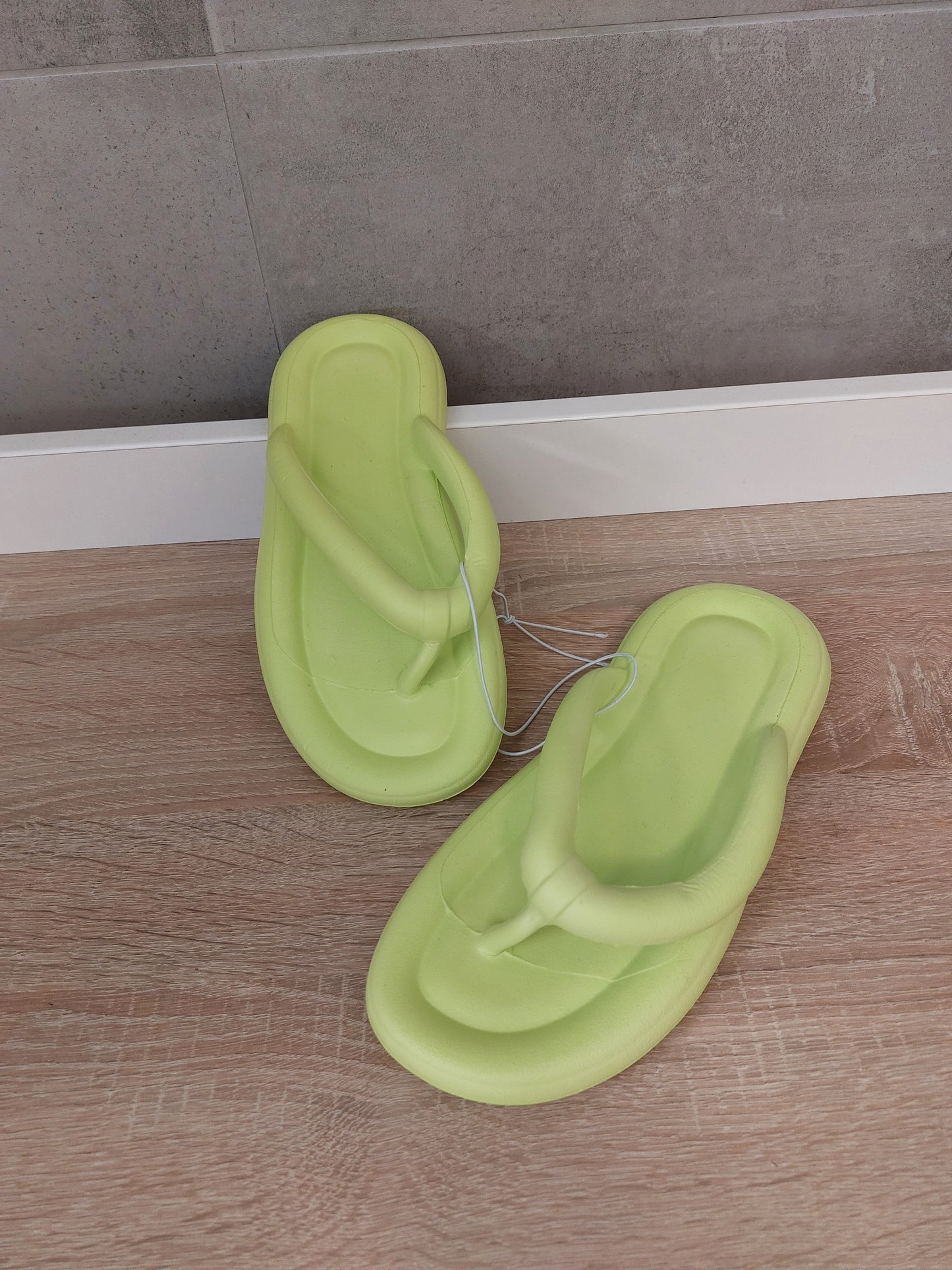Neon Zehentrenner Badelatschen grün
