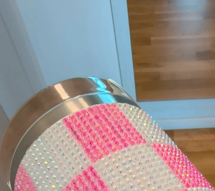 Grosser Isolierbecher pink and white stainless steel thermos with glitter finish.