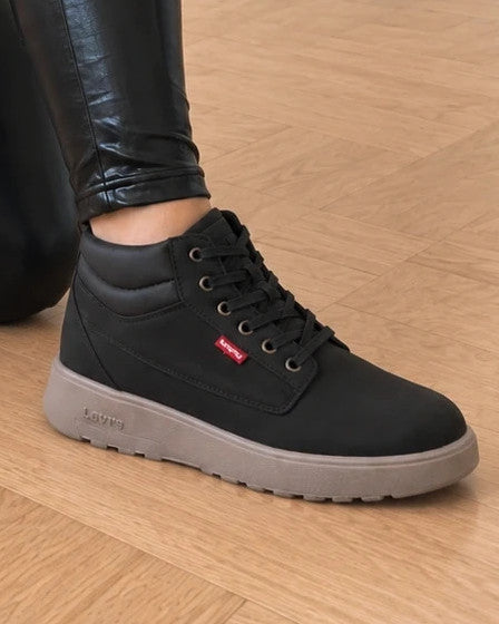 Levi's black sneaker boots ultralight with front lacing and synthetic material.