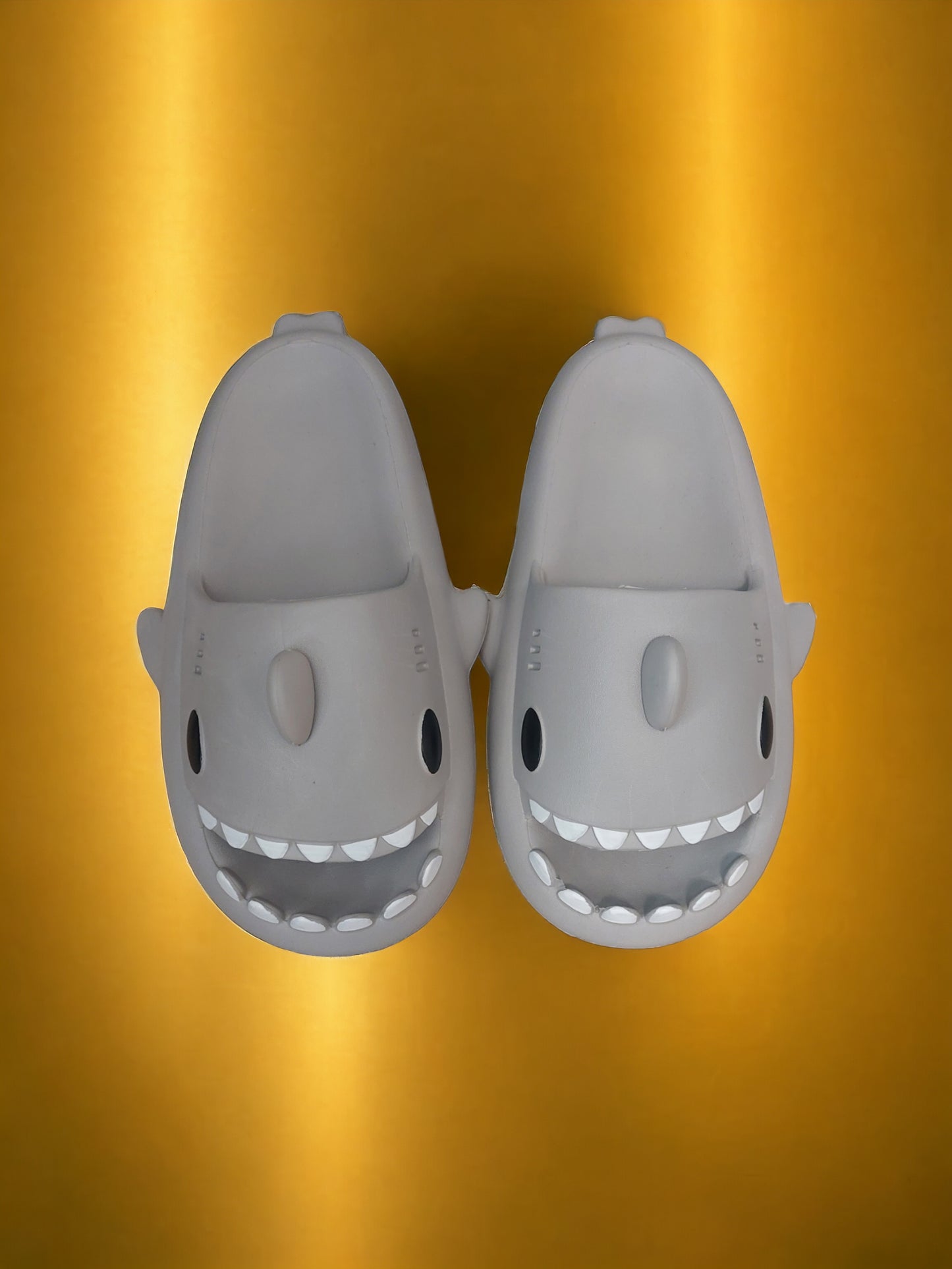 Haifisch-Slipper Hausschuhe Badelatschen Grau Oversized 38