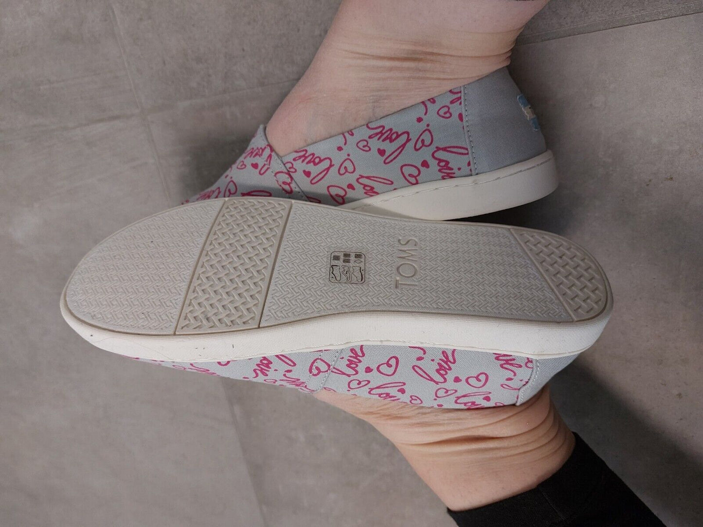 TOMS J Slipper Schlupf Sneaker grau-pink canvas Schriftzug 37 38