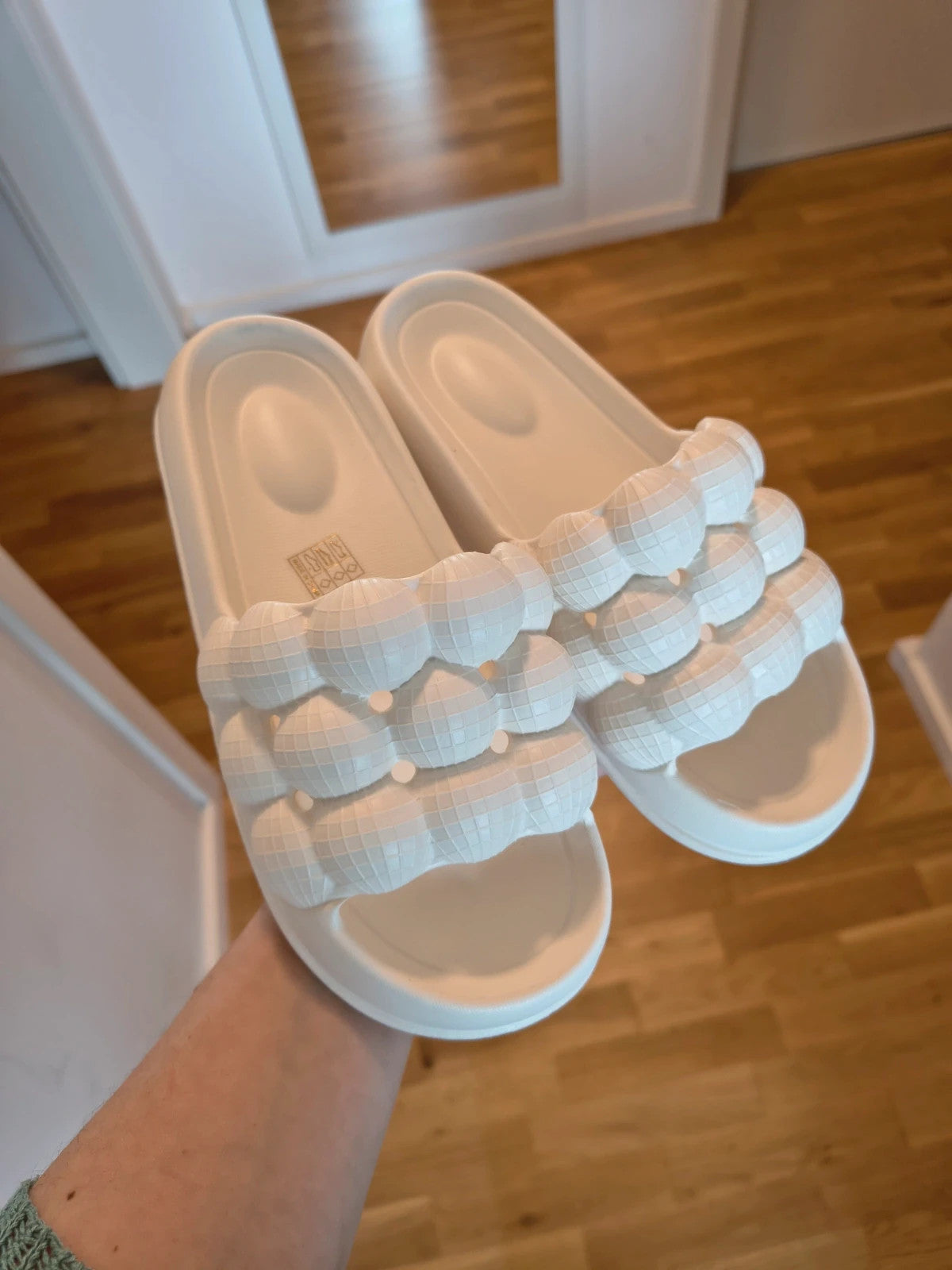 Slipper cream slides synthetic material, size 38, minimalistic design.