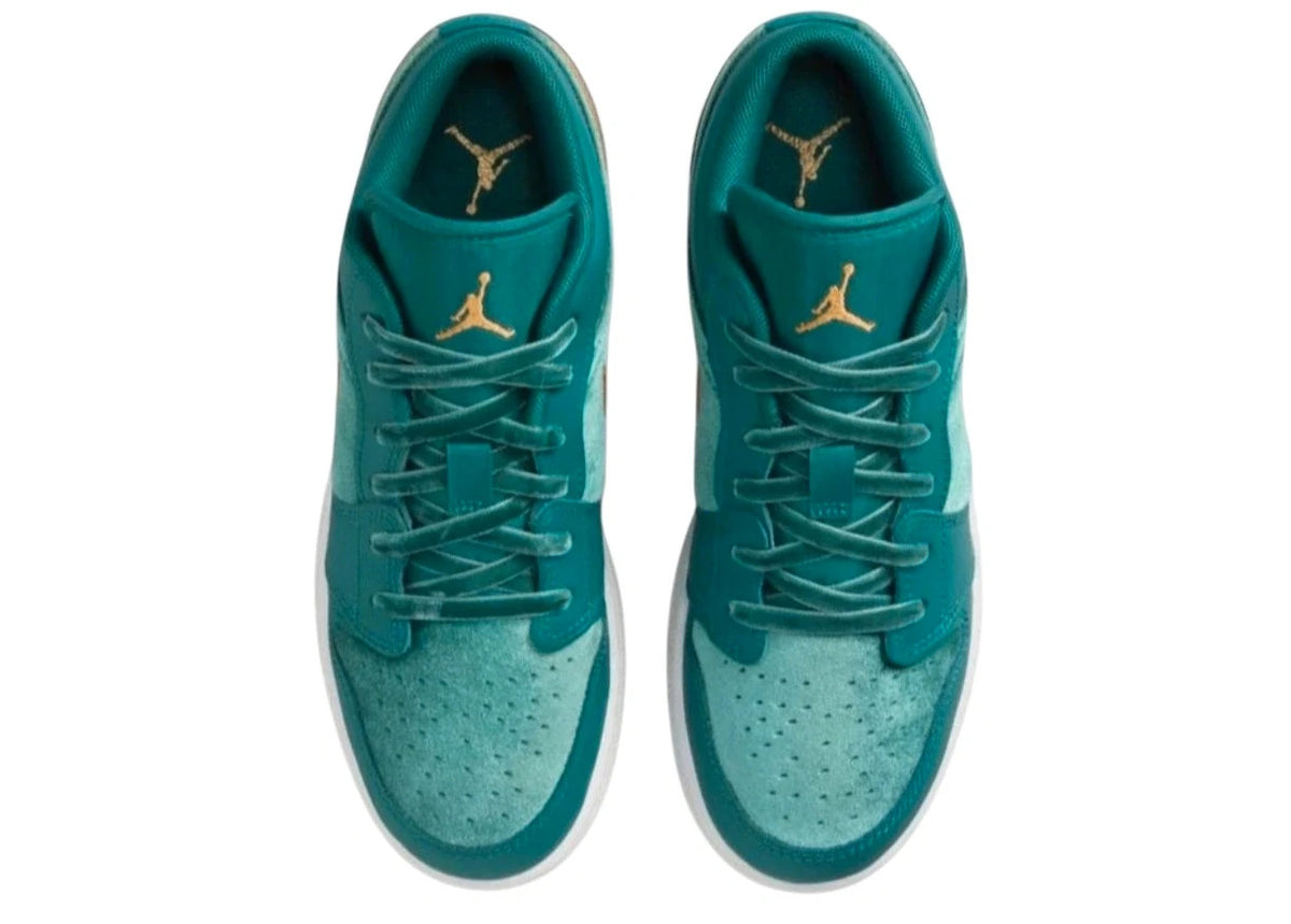 Nike trainers green leather limited edition with original box and logo details.
