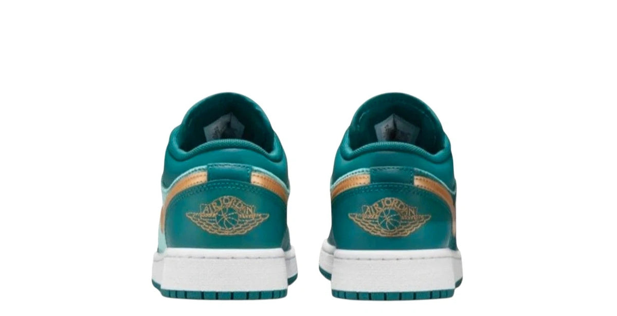 Nike trainers green leather limited edition with original box and logo details.