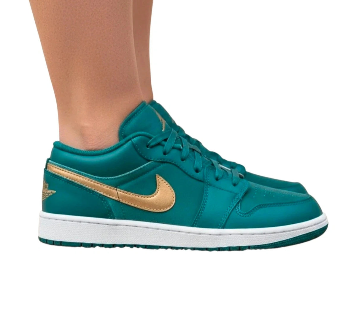 Nike trainers green leather limited edition with original box and logo details.
