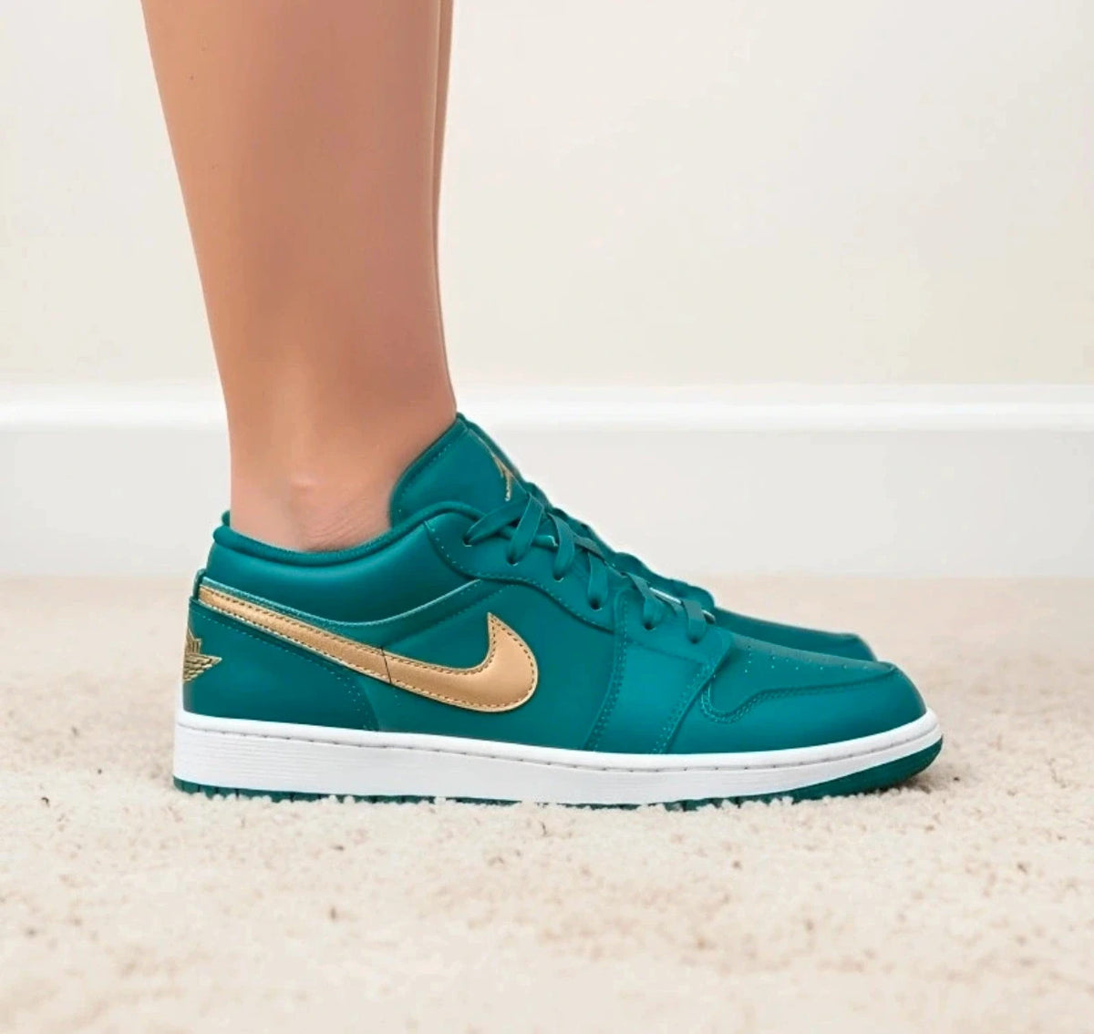Nike trainers green leather limited edition with original box and logo details.