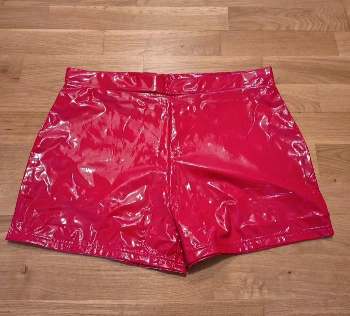 hotpants red shorts shiny latex look synthetic material 33cm length