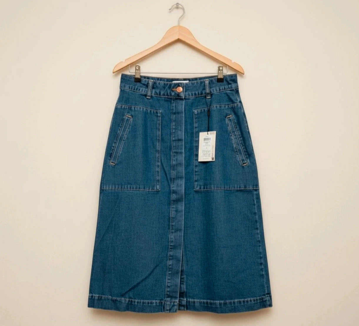 JDY blue knee-length skirt with synthetic material and tag attached.