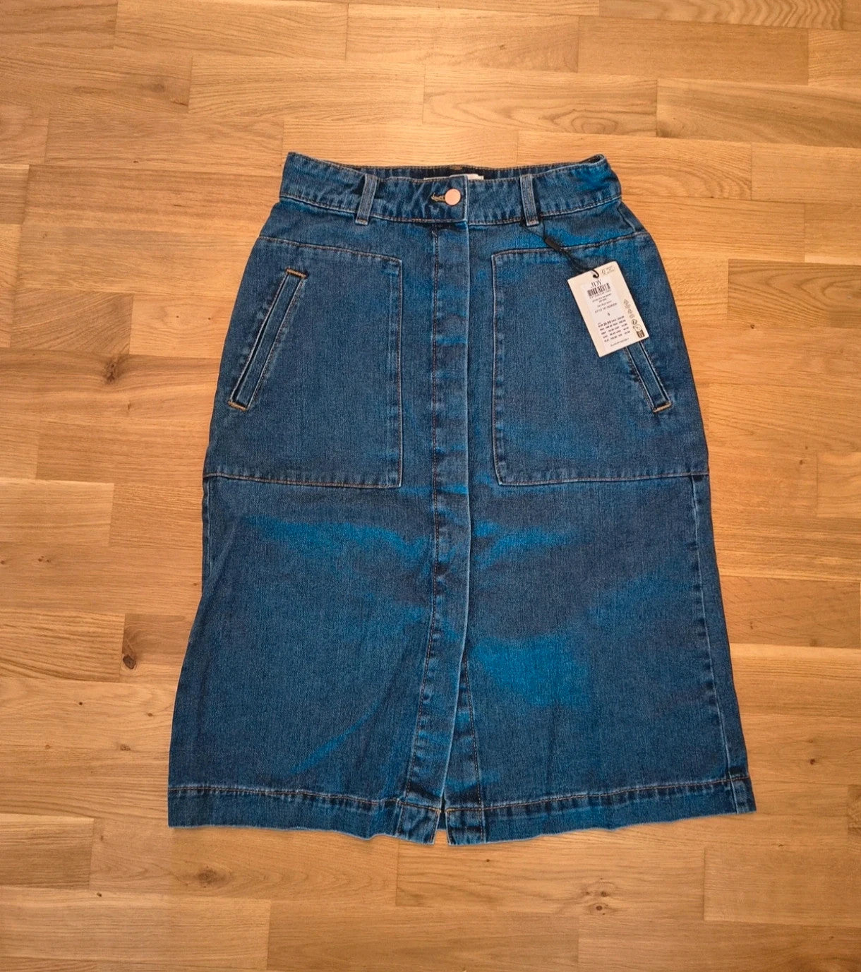 JDY blue knee-length skirt with synthetic material and tag attached.