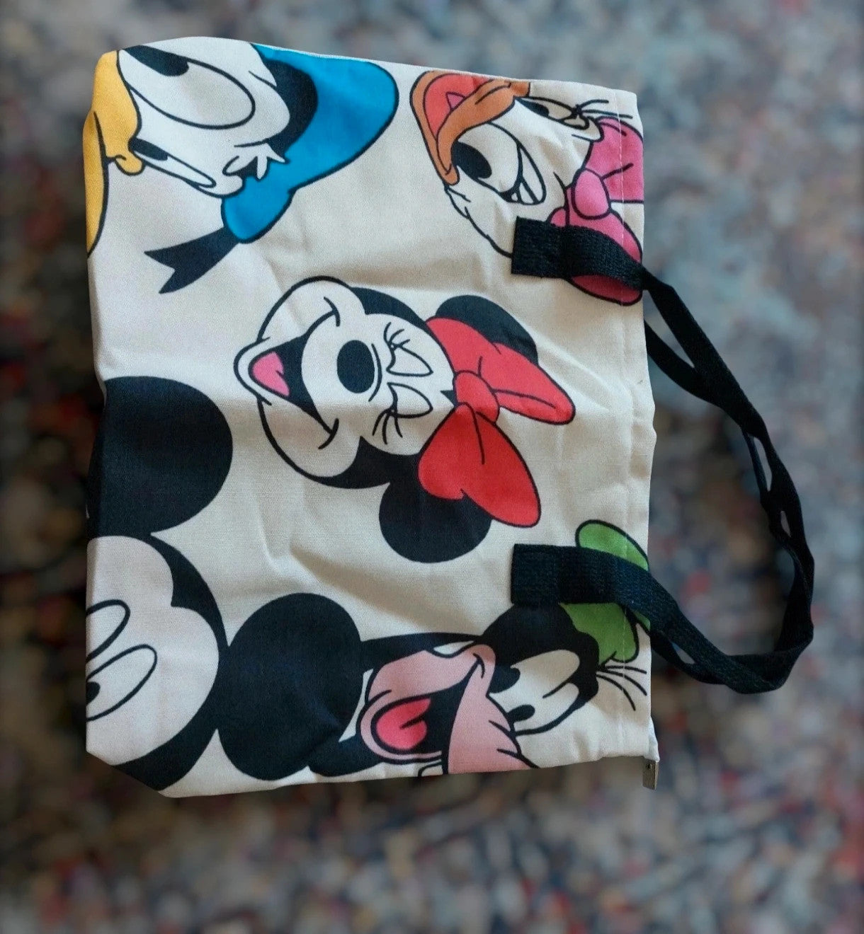 Cartoon cream shopping tote featuring Goofy design and synthetic material.