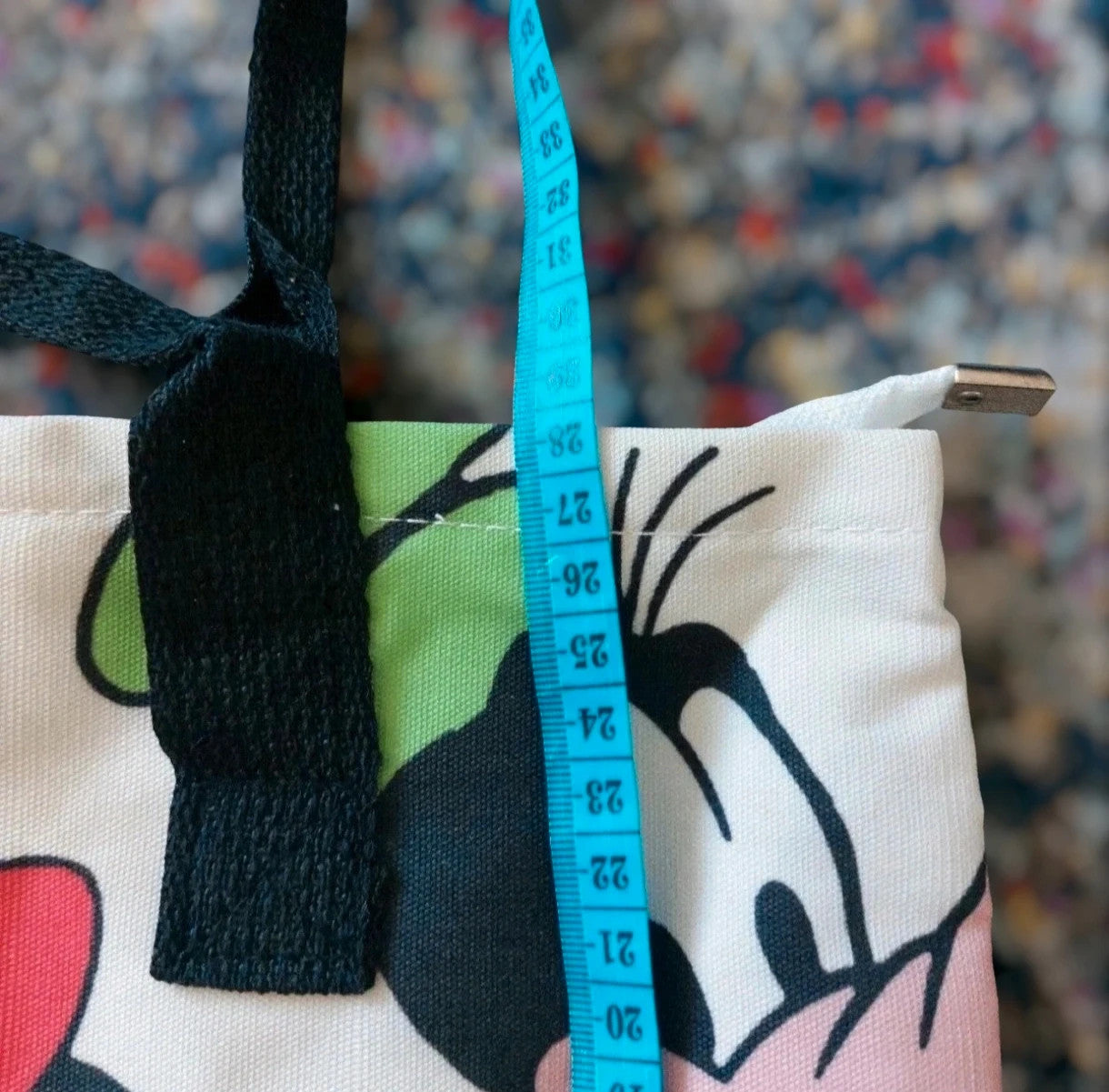 Cartoon cream shopping tote featuring Goofy design and synthetic material.