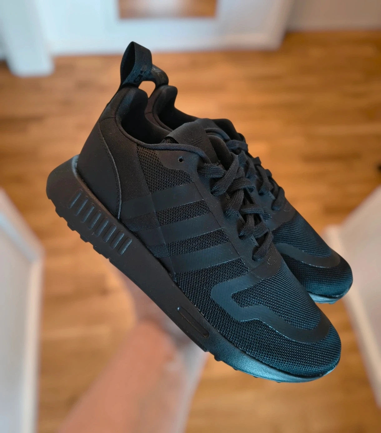 Adidas black trainers with synthetic and textile material, classic design, original box included.