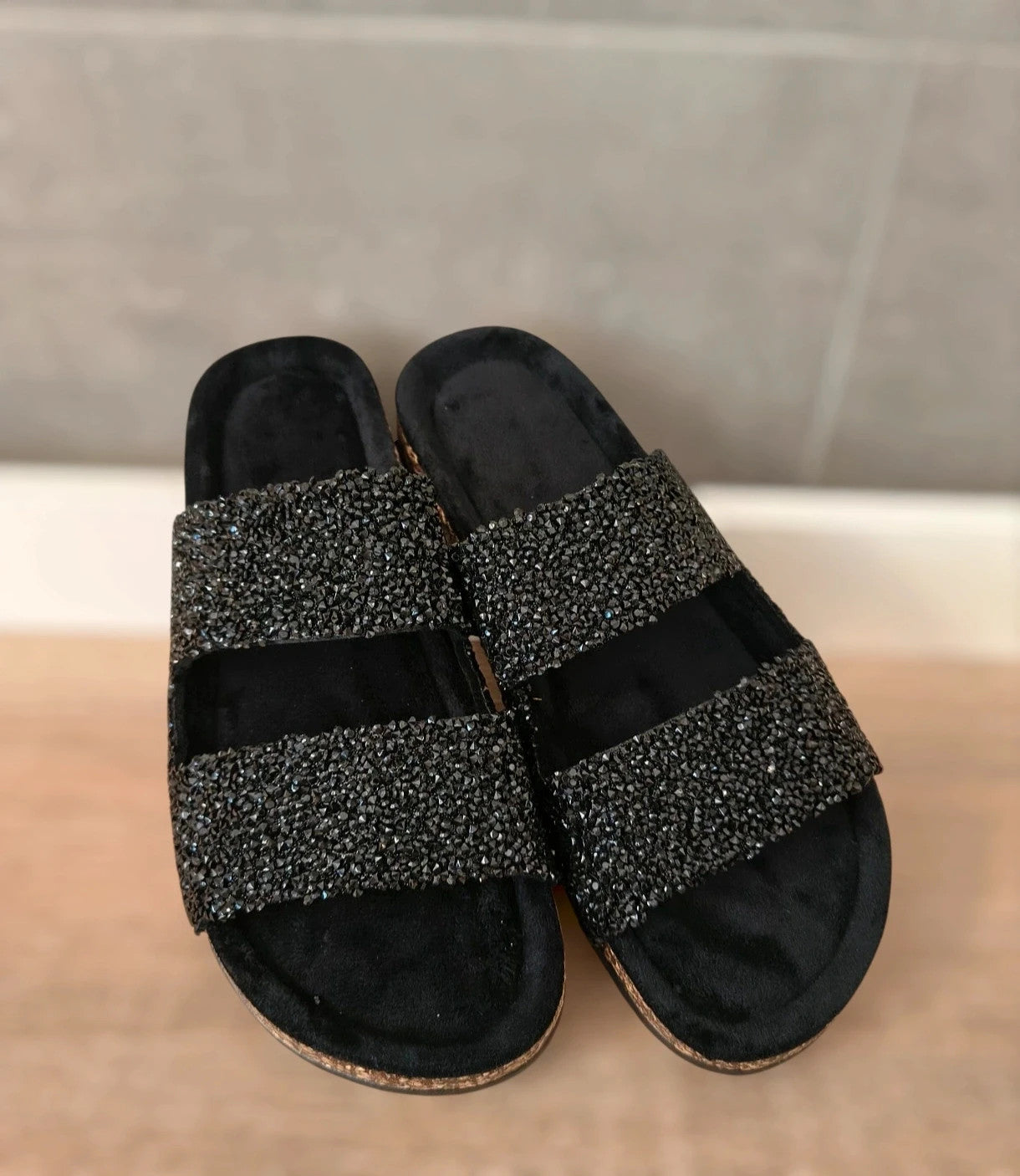 ALS black slides with glitter detail, synthetic material, size 39.
