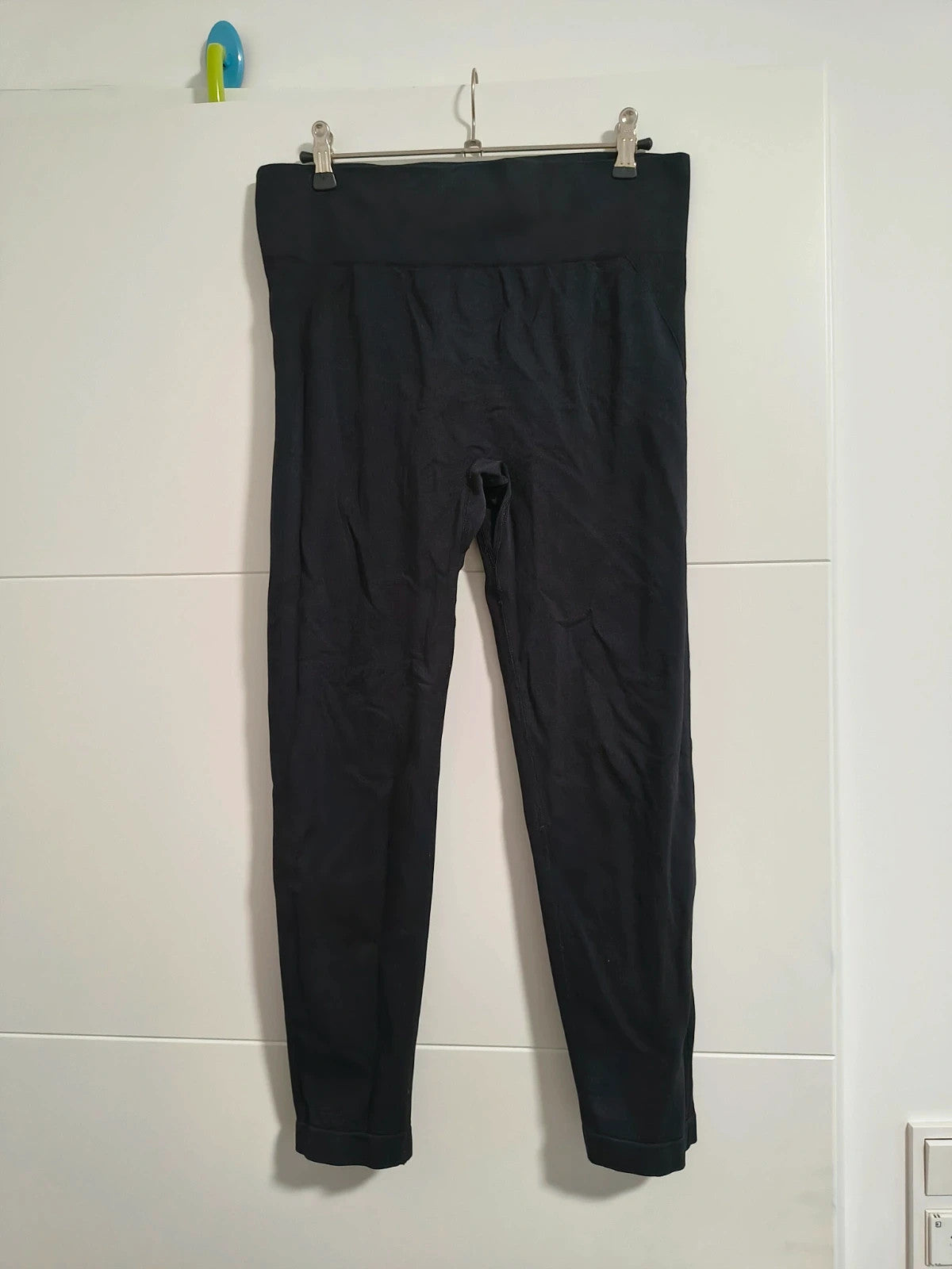 XXL black girls' leggings with ruched back for push-up effect, gently used.