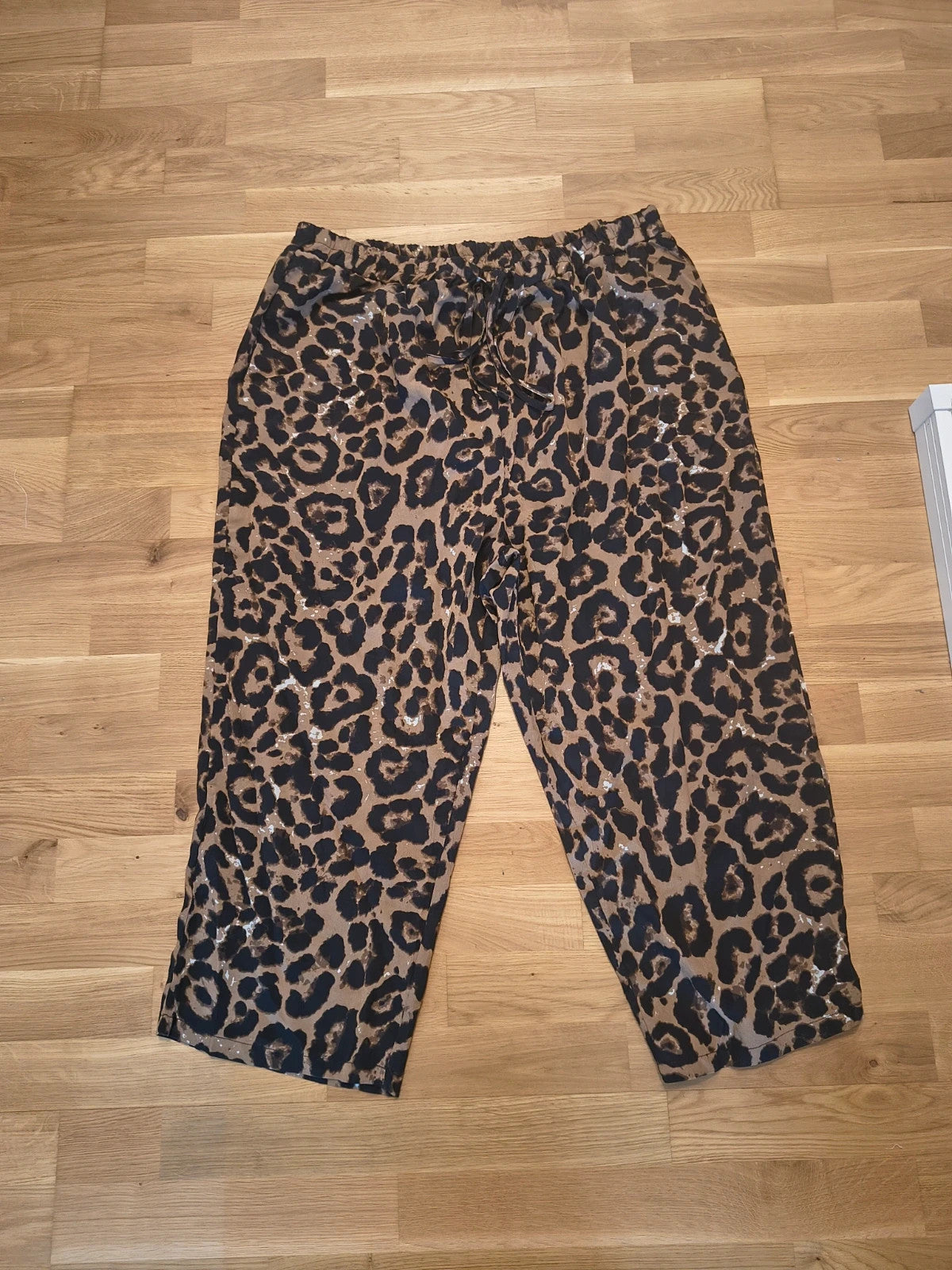 Chino trousers brown synthetic fabric leopard print pattern 4XL size.