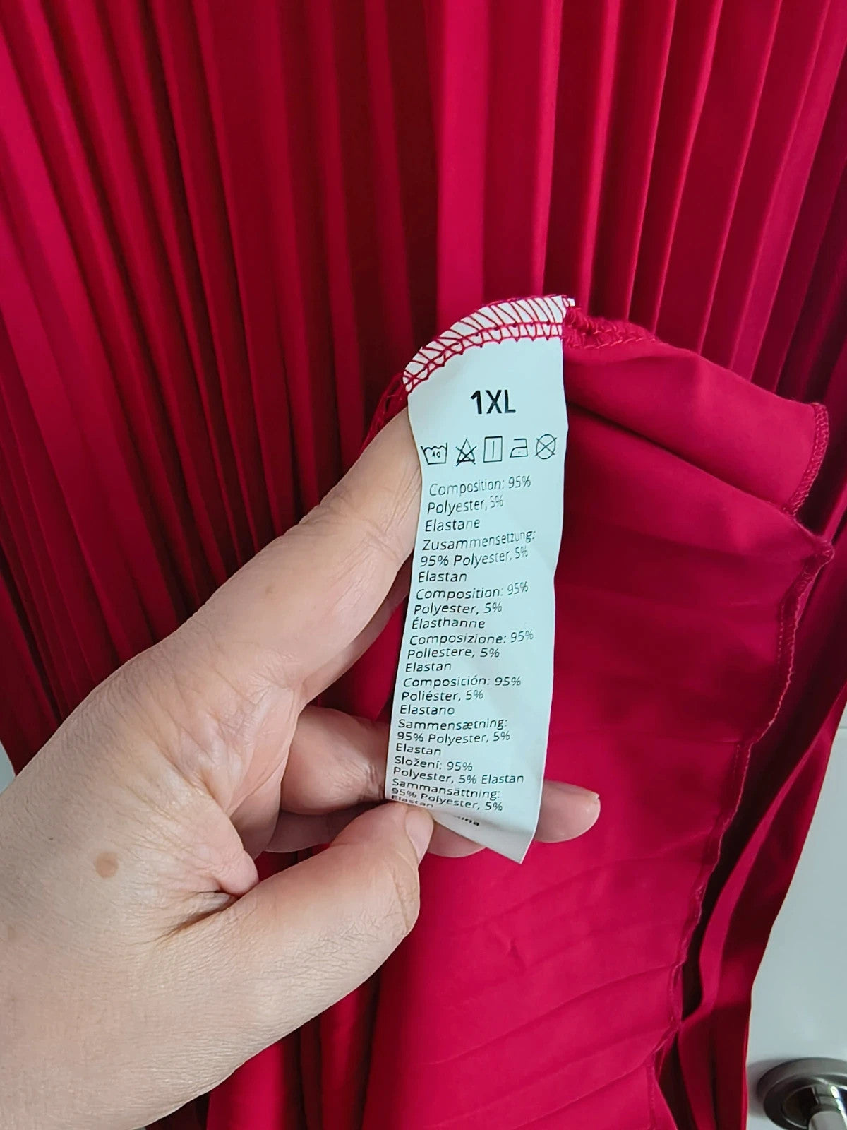 Maxikleid red linen maxi dress with pleats and short sleeves, synthetic material.