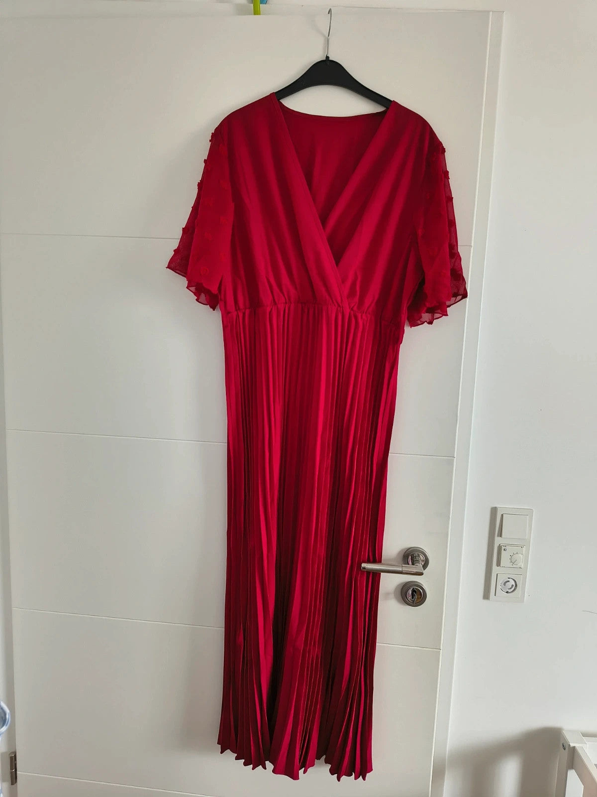 Maxikleid red linen maxi dress with pleats and short sleeves, synthetic material.