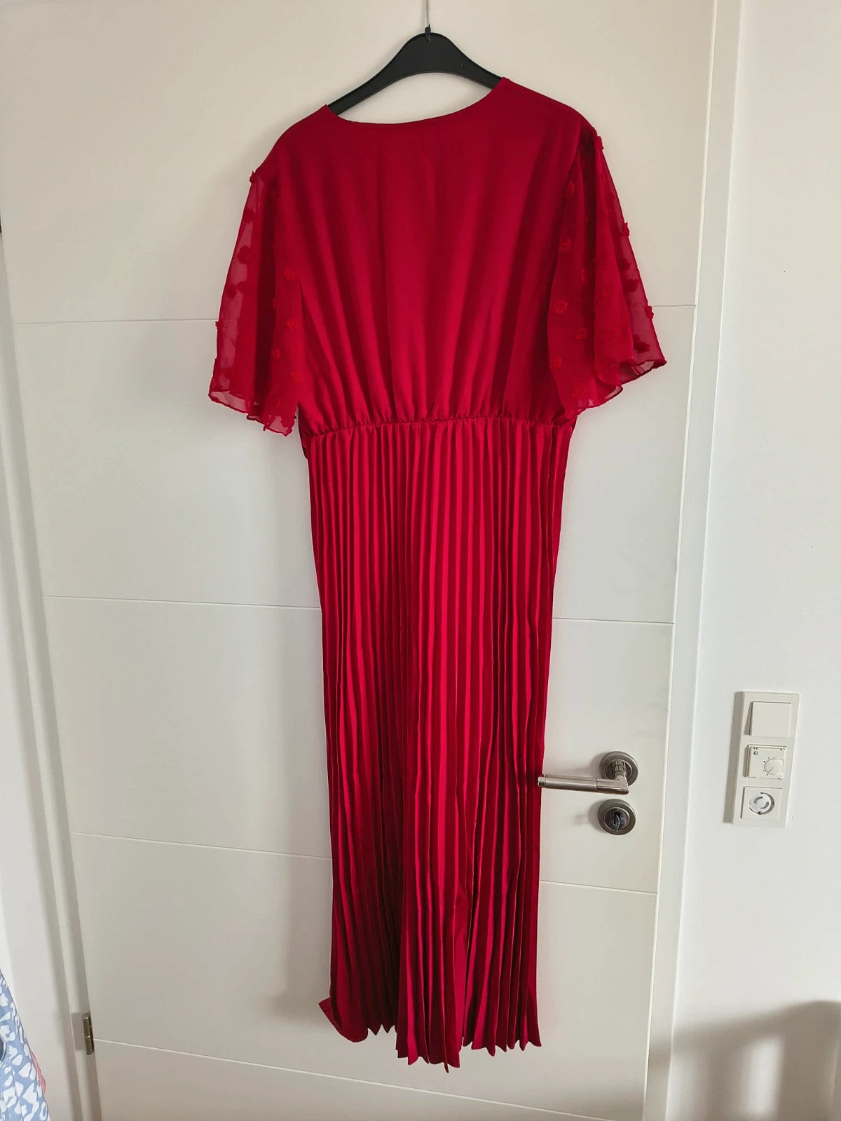 Maxikleid red linen maxi dress with pleats and short sleeves, synthetic material.