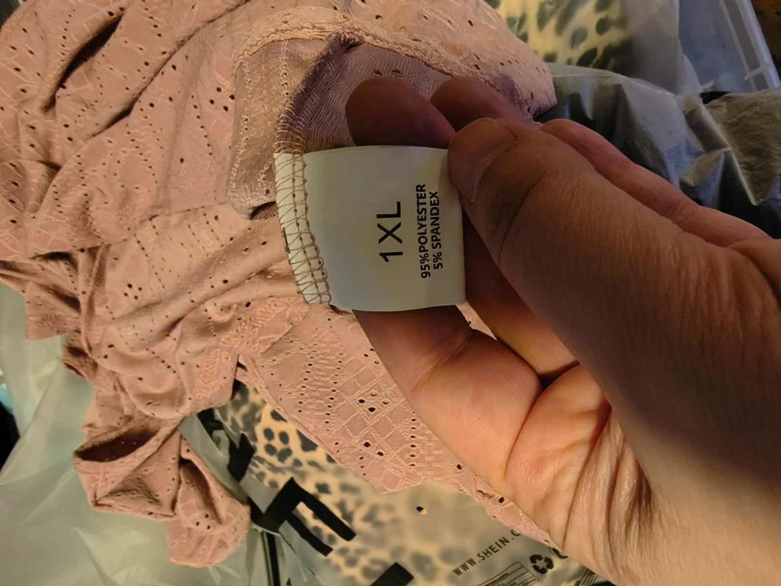 Minikleid pink linen dress with light fabric and summer style details.