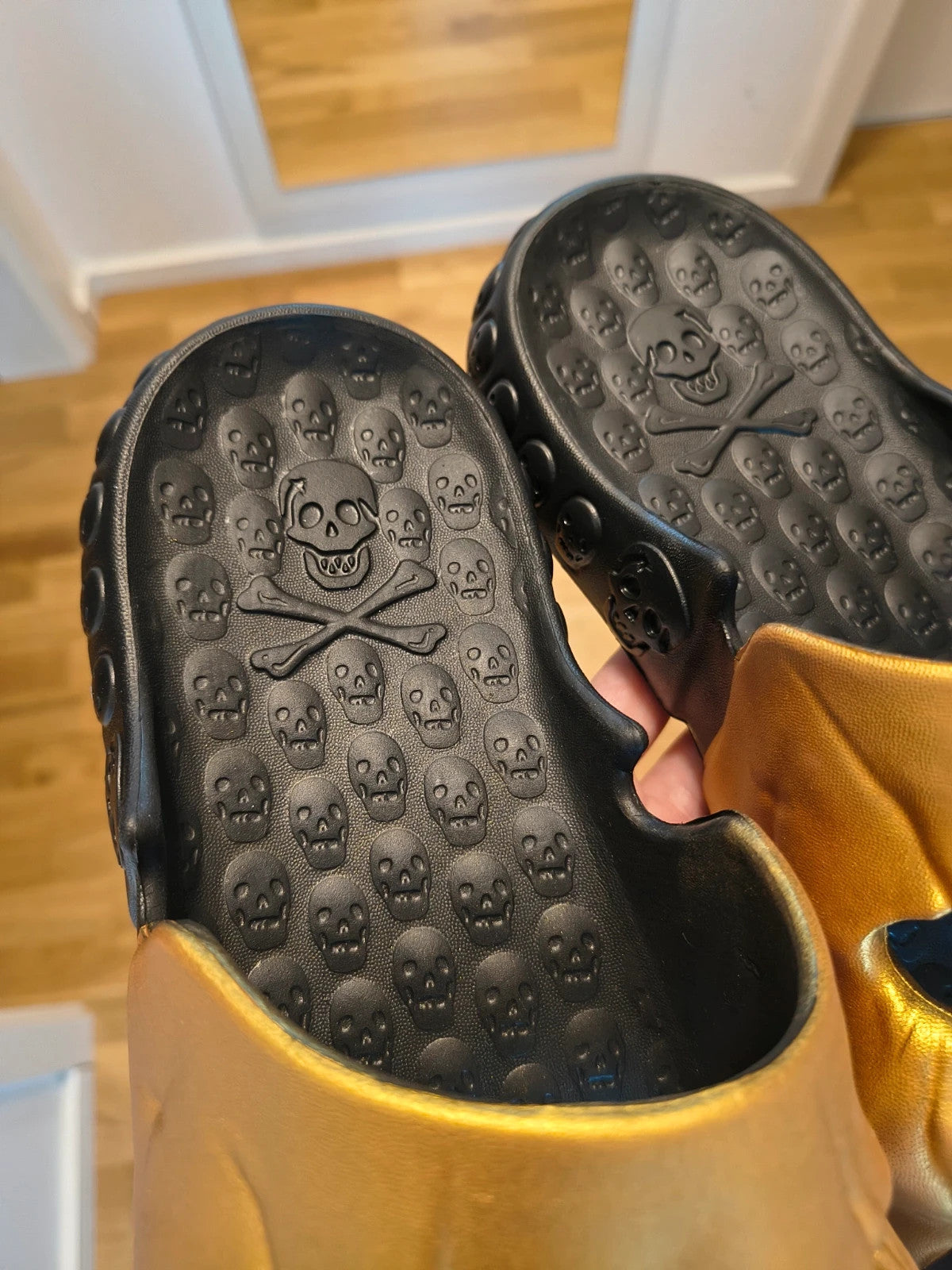 ALS black slides with gold logo, synthetic material, designed for men.
