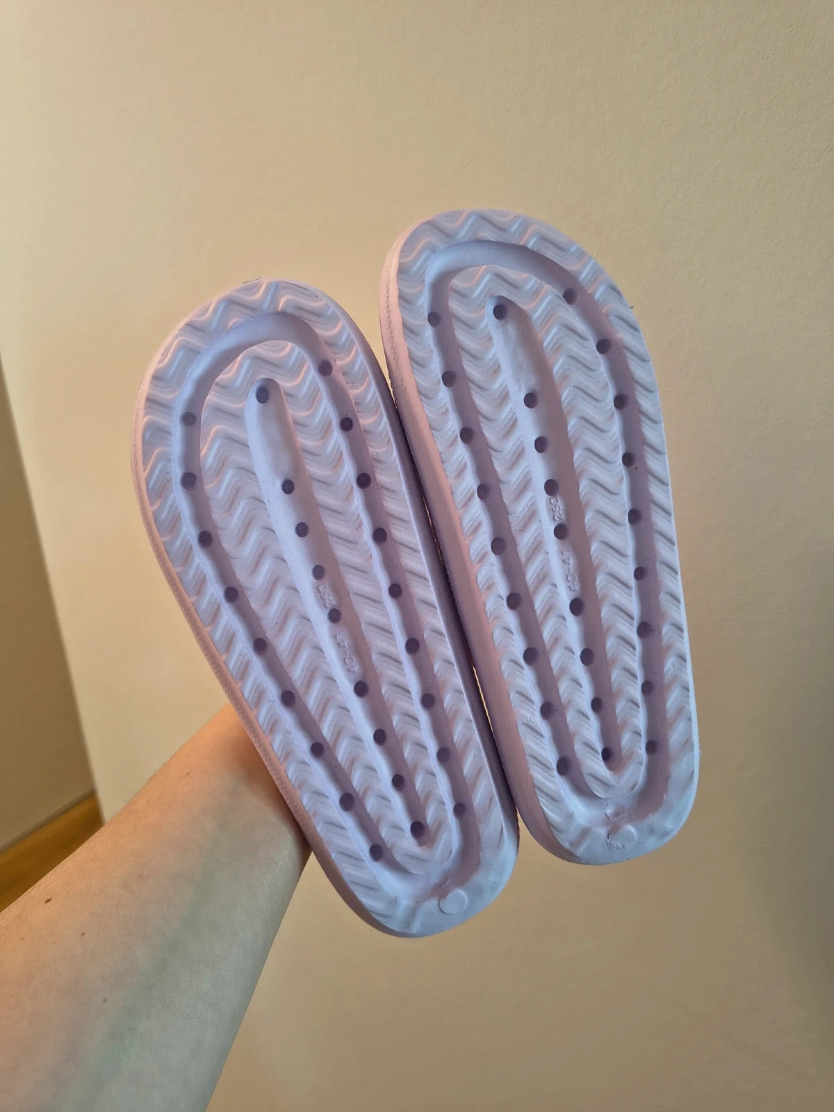 ALS purple slides synthetic material lightweight design suitable for sizes 38.5 to 39.