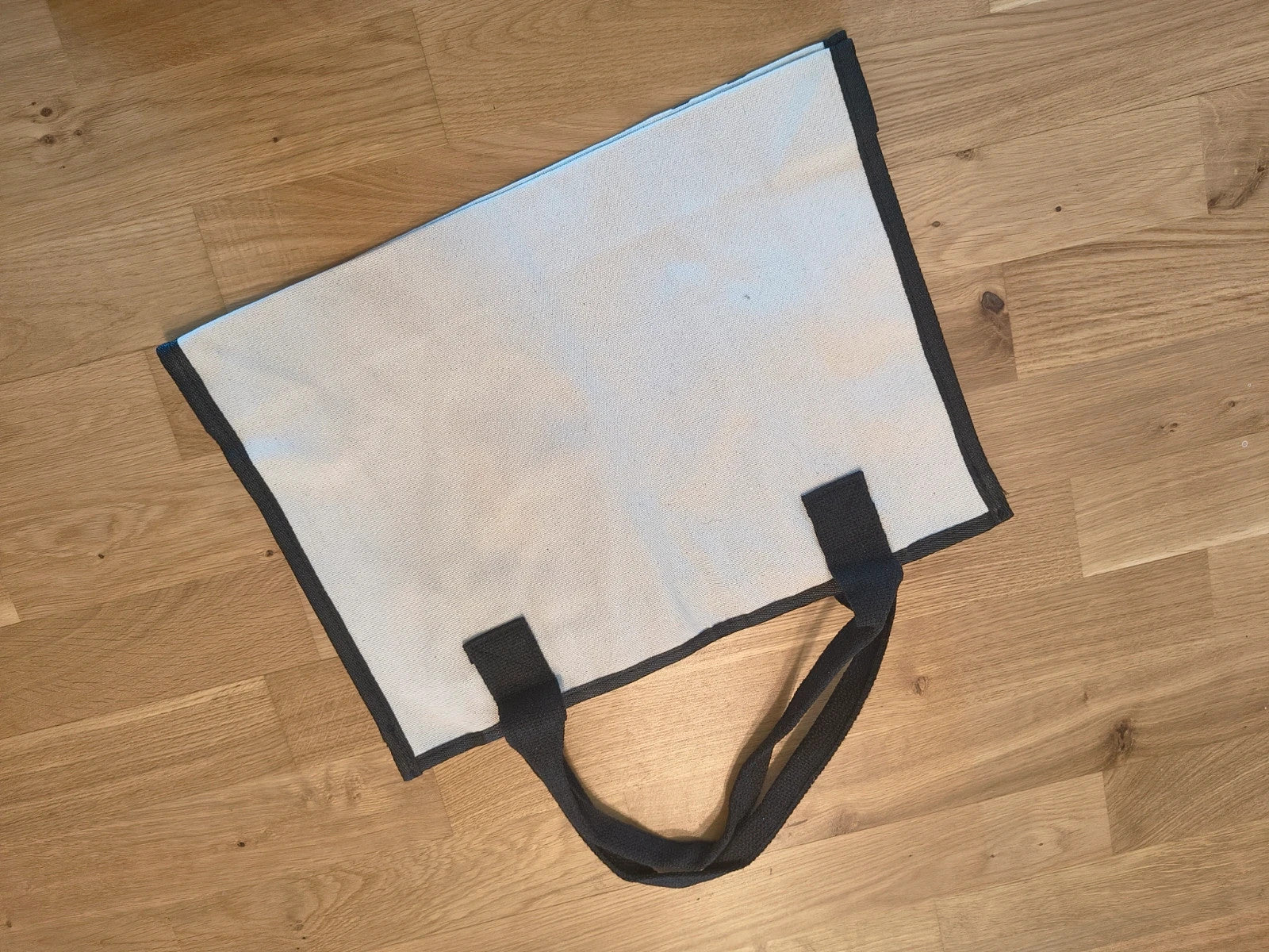 One Size black and cream shopping tote with zipper, synthetic and textile material.