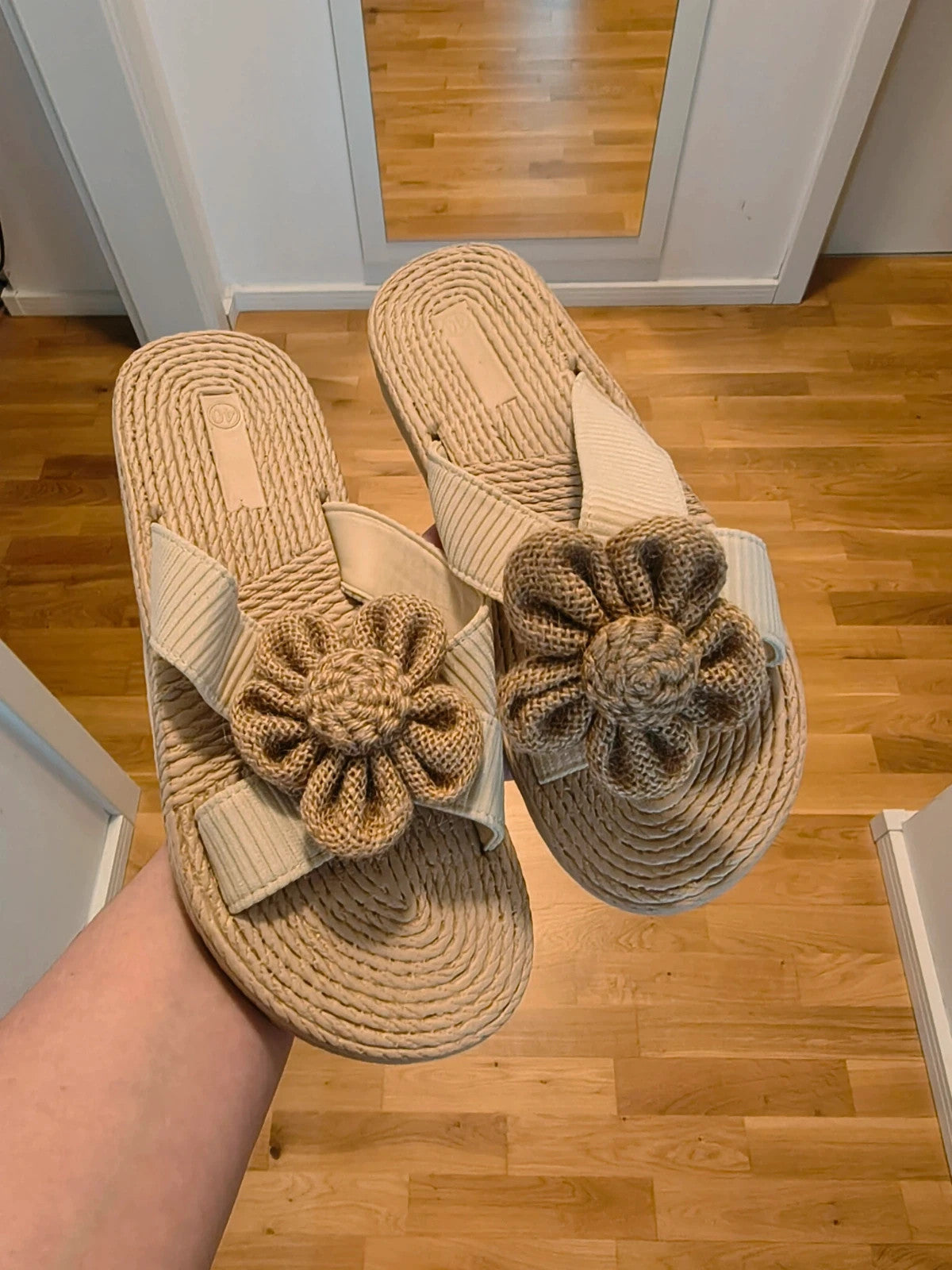 ALS beige slides synthetic material with subtle logo detailing.