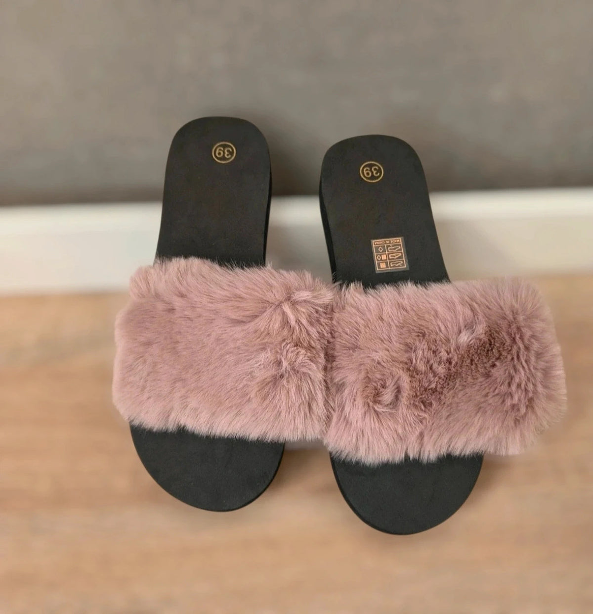 ALS black and pink slides with fluffy elements, synthetic material, size 38.