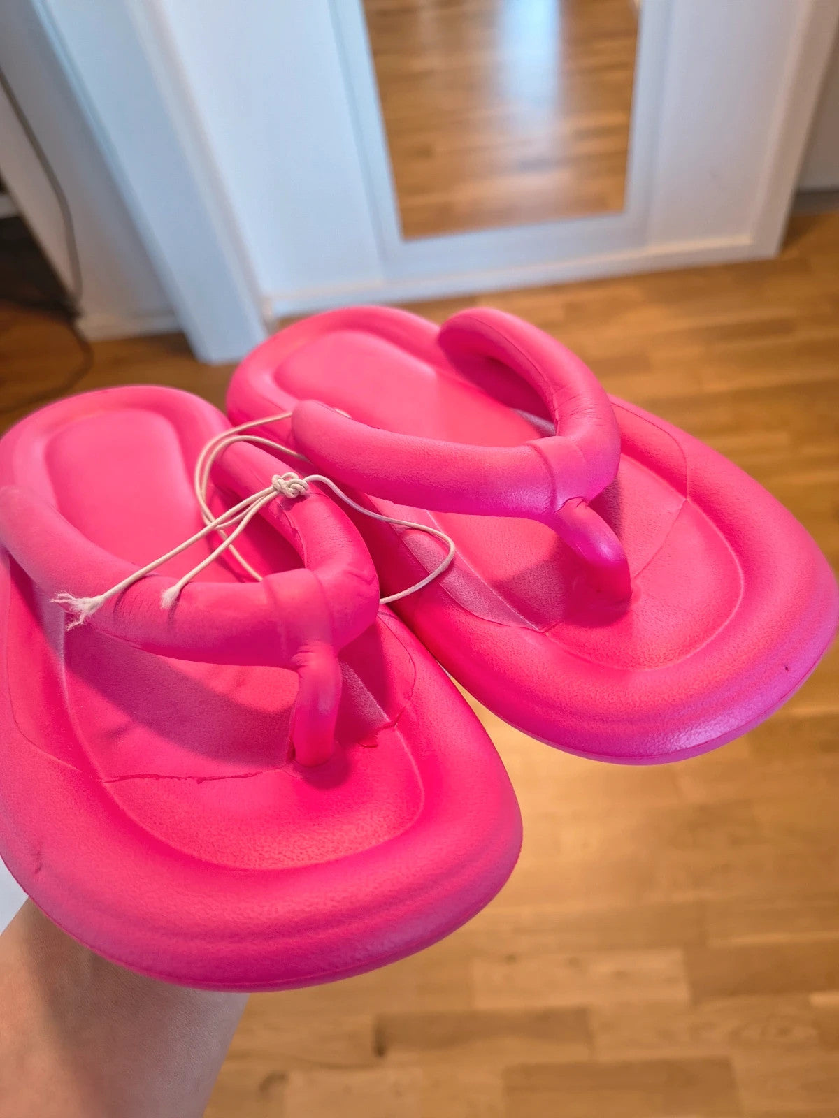 ALS pink slides synthetic material with toe separator design.
