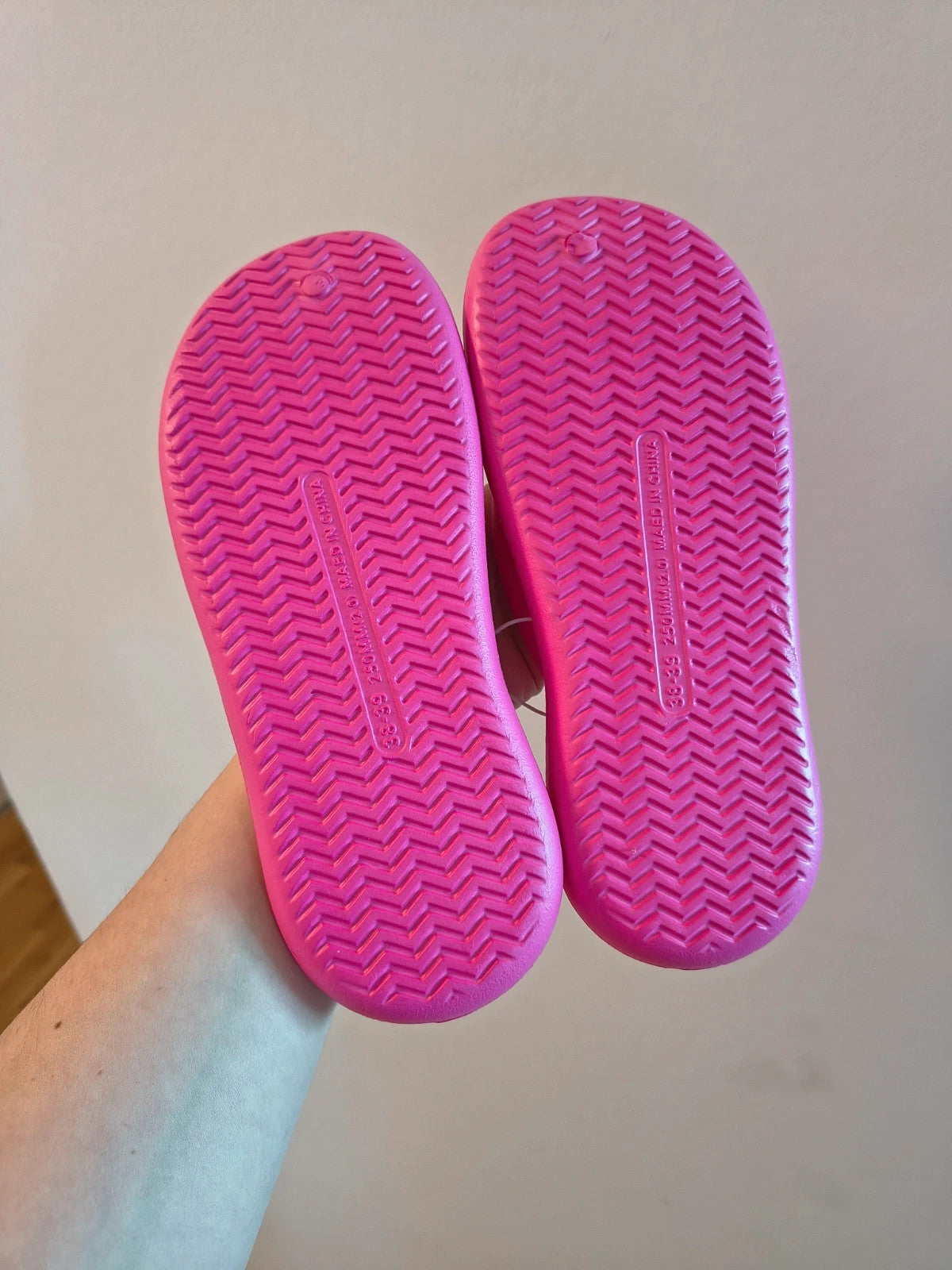 ALS pink slides synthetic material with toe separator design.
