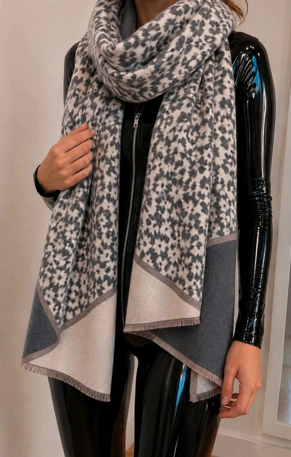 XXL shawl grey and cream clover pattern, soft 100% polyester fabric.