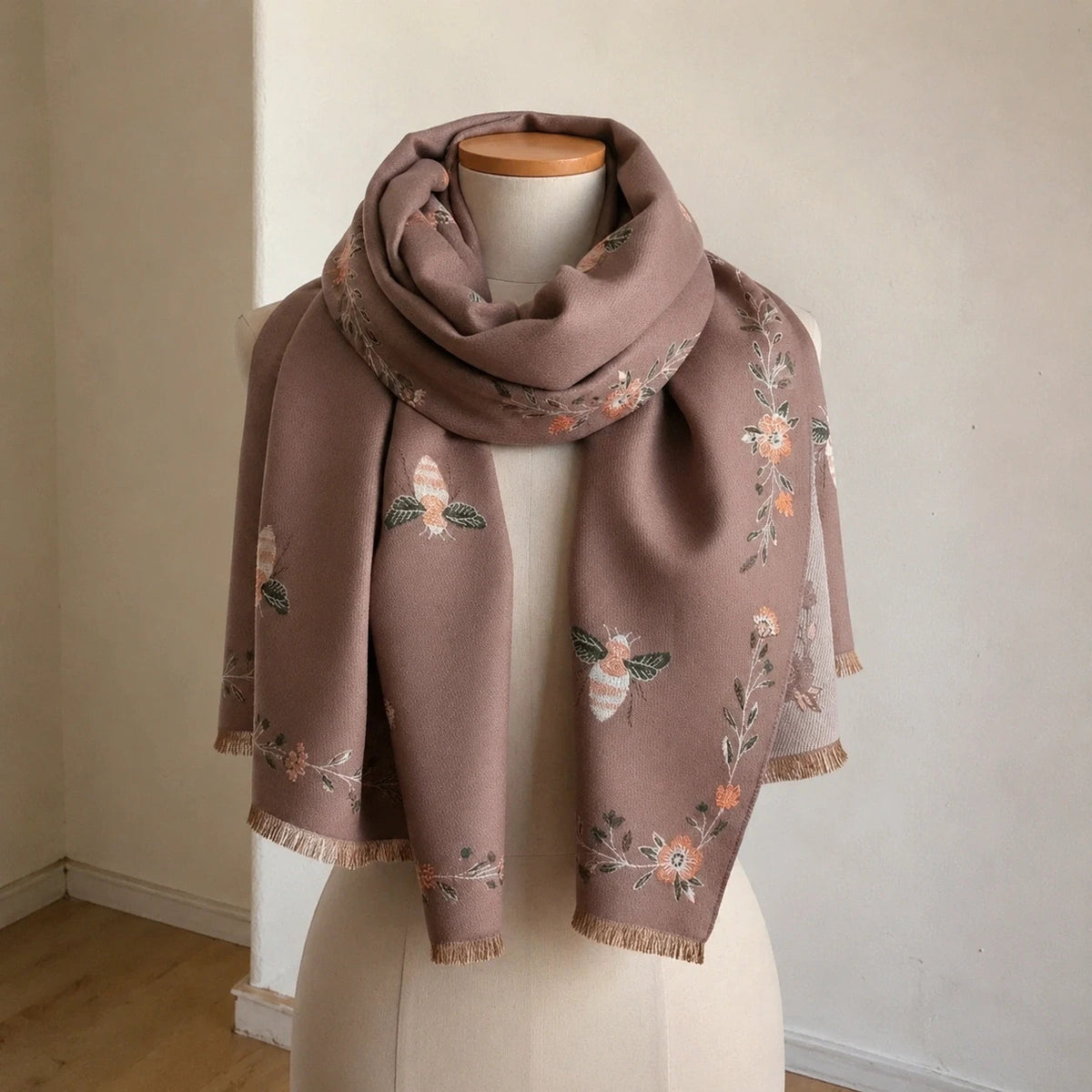 XXL reversible shawl brown beige floral pattern with bees, soft polyester, fringed edges.