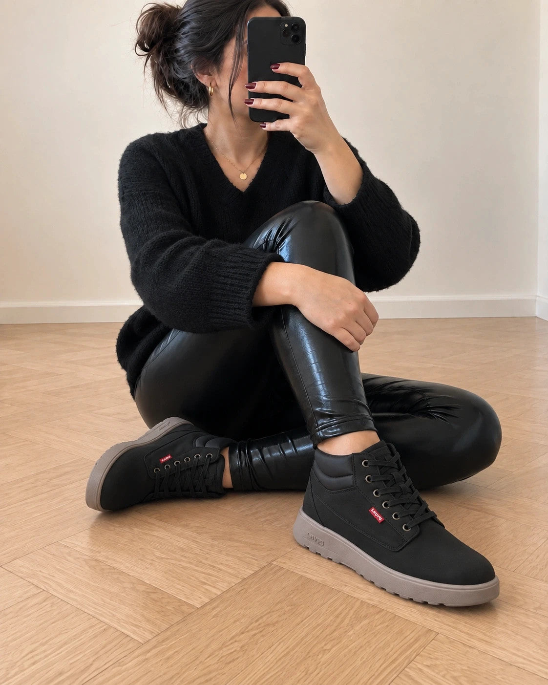 Levi's black sneaker boots ultralight with front lacing and synthetic material.