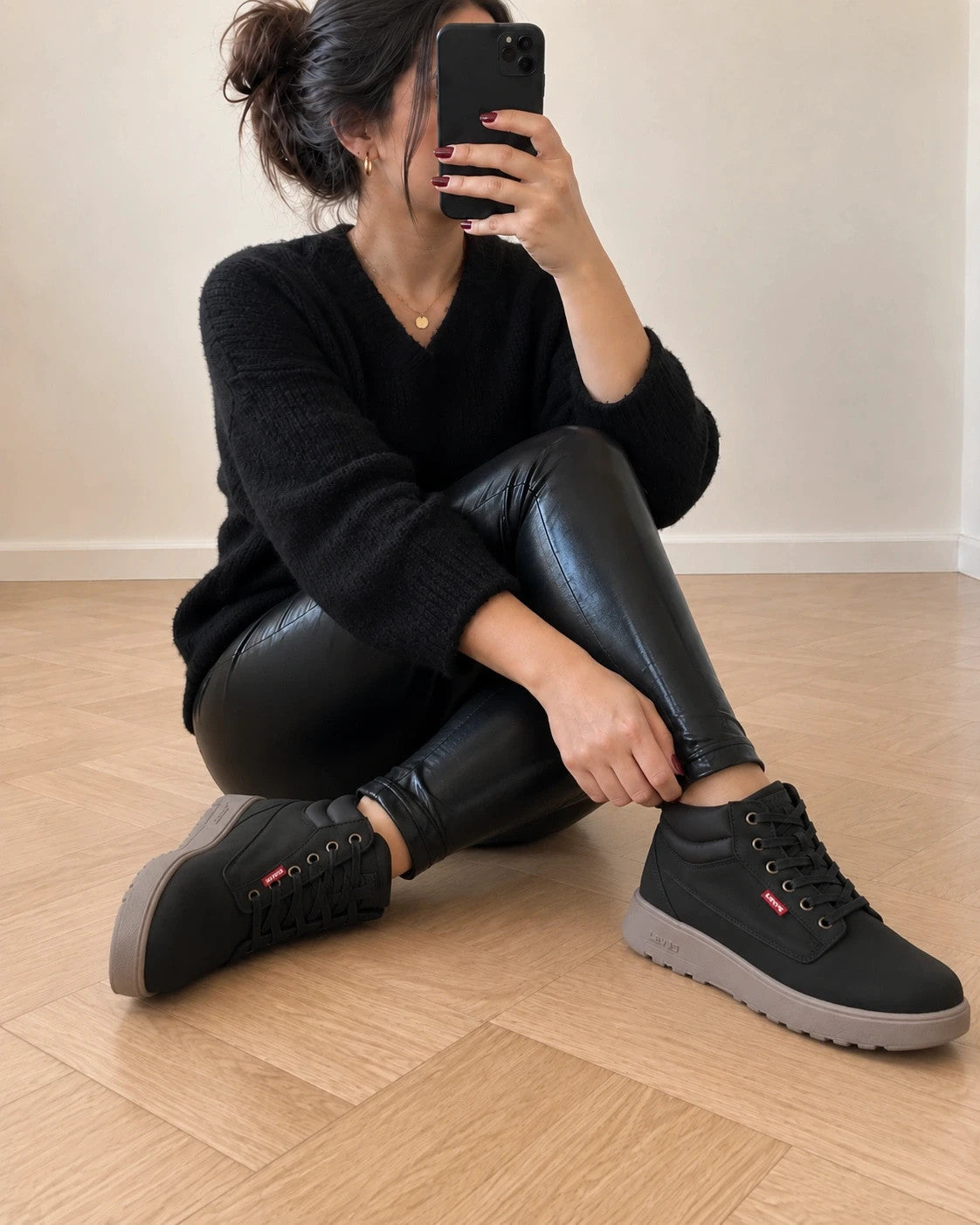 Levi's black sneaker boots ultralight with front lacing and synthetic material.