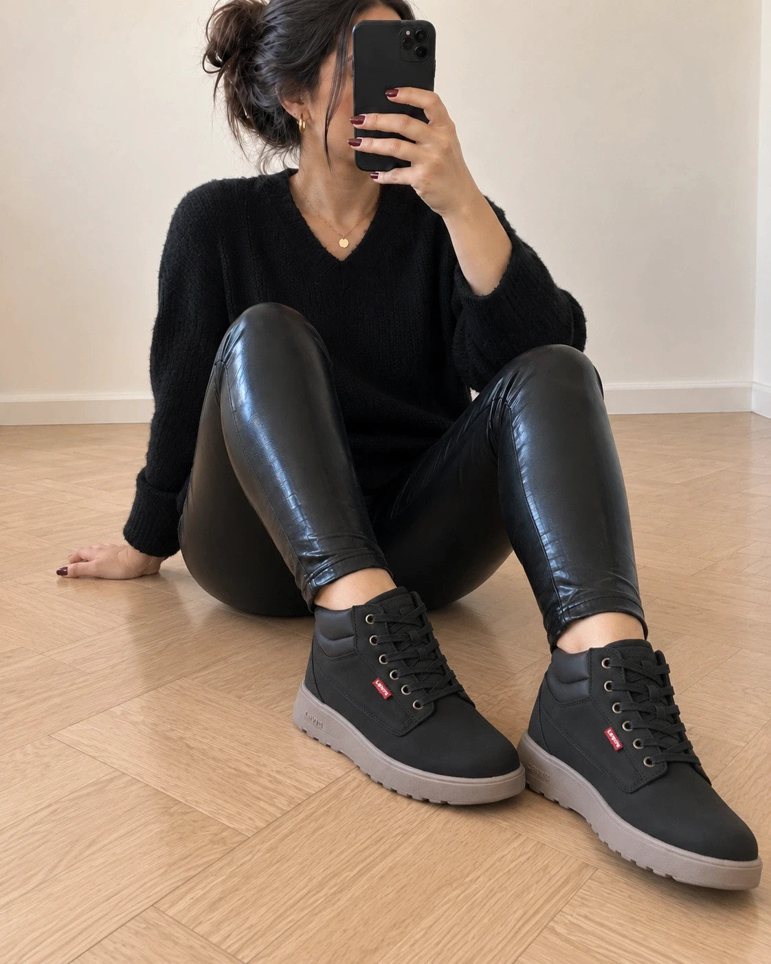 Levi's black sneaker boots ultralight with front lacing and synthetic material.