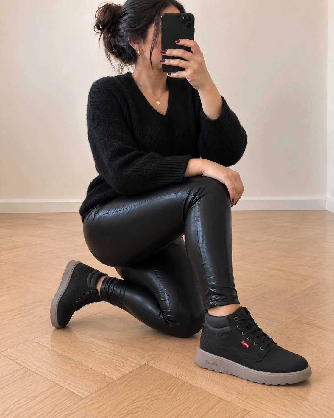 Levi's black sneaker boots ultralight with front lacing and synthetic material.