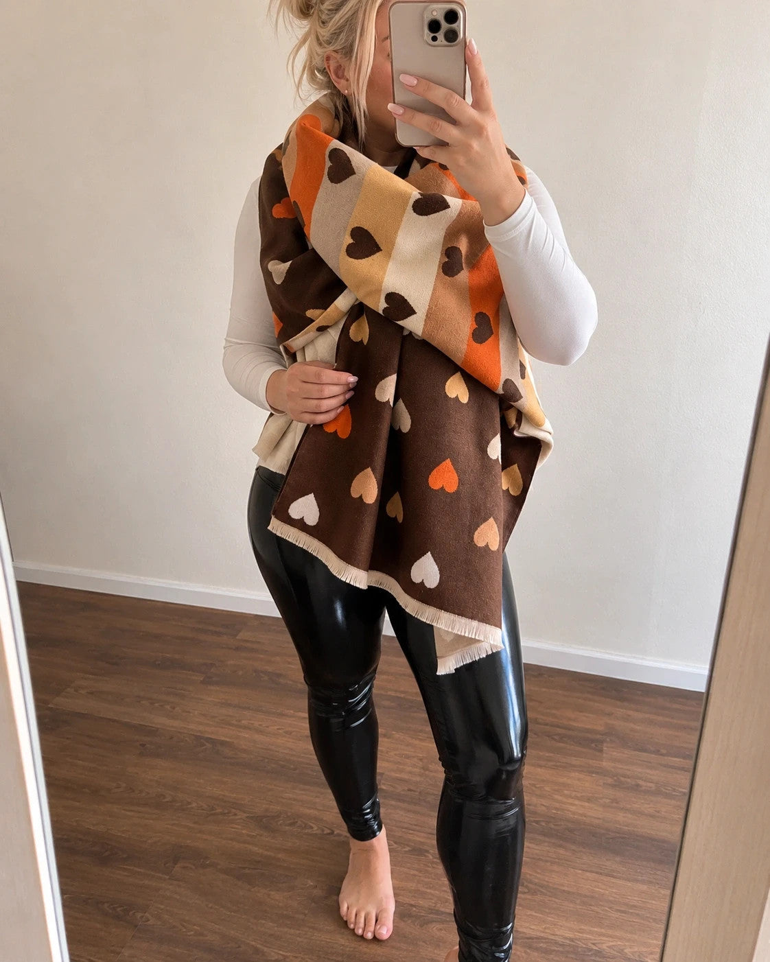 XXL brown shawl with heart pattern, reversible design in warm beige and orange tones.