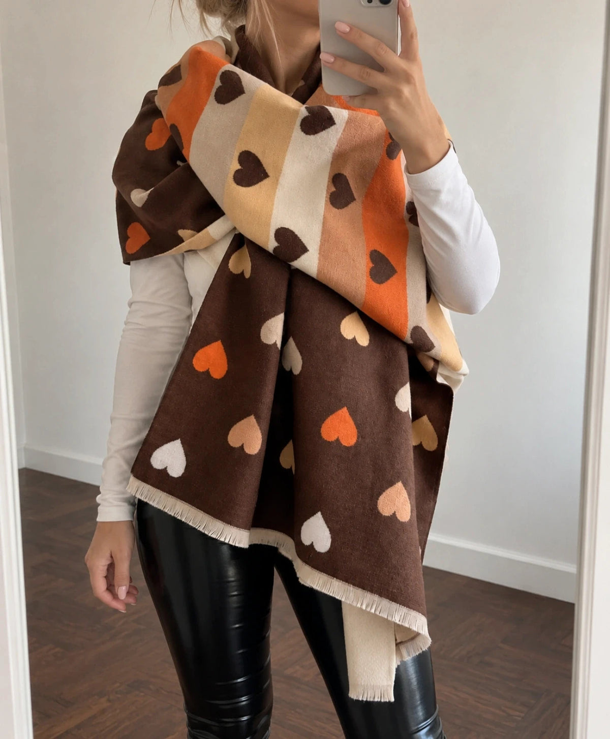XXL brown shawl with heart pattern, reversible design in warm beige and orange tones.