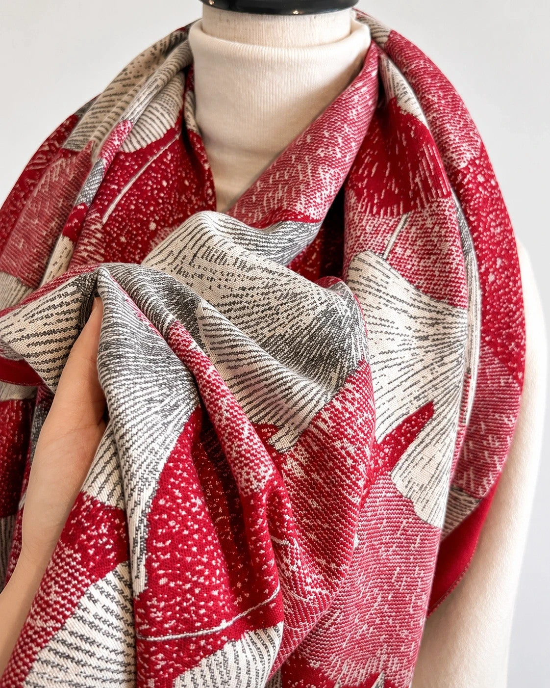 XXL shawl beige and burgundy with leaf pattern, soft 100% polyester fabric.