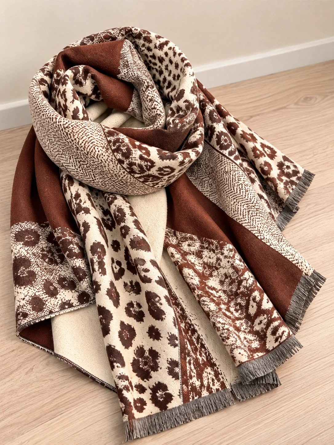 Braun shawl beige brown leopard print soft polyester with fringed ends