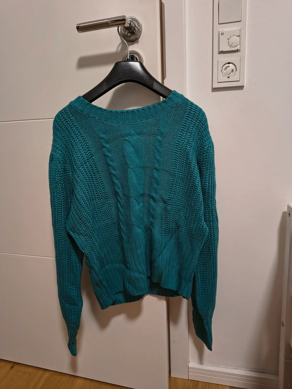 Pullover blue-green hoodie with cable knit pattern and ribbed cuffs, size L fits like M.