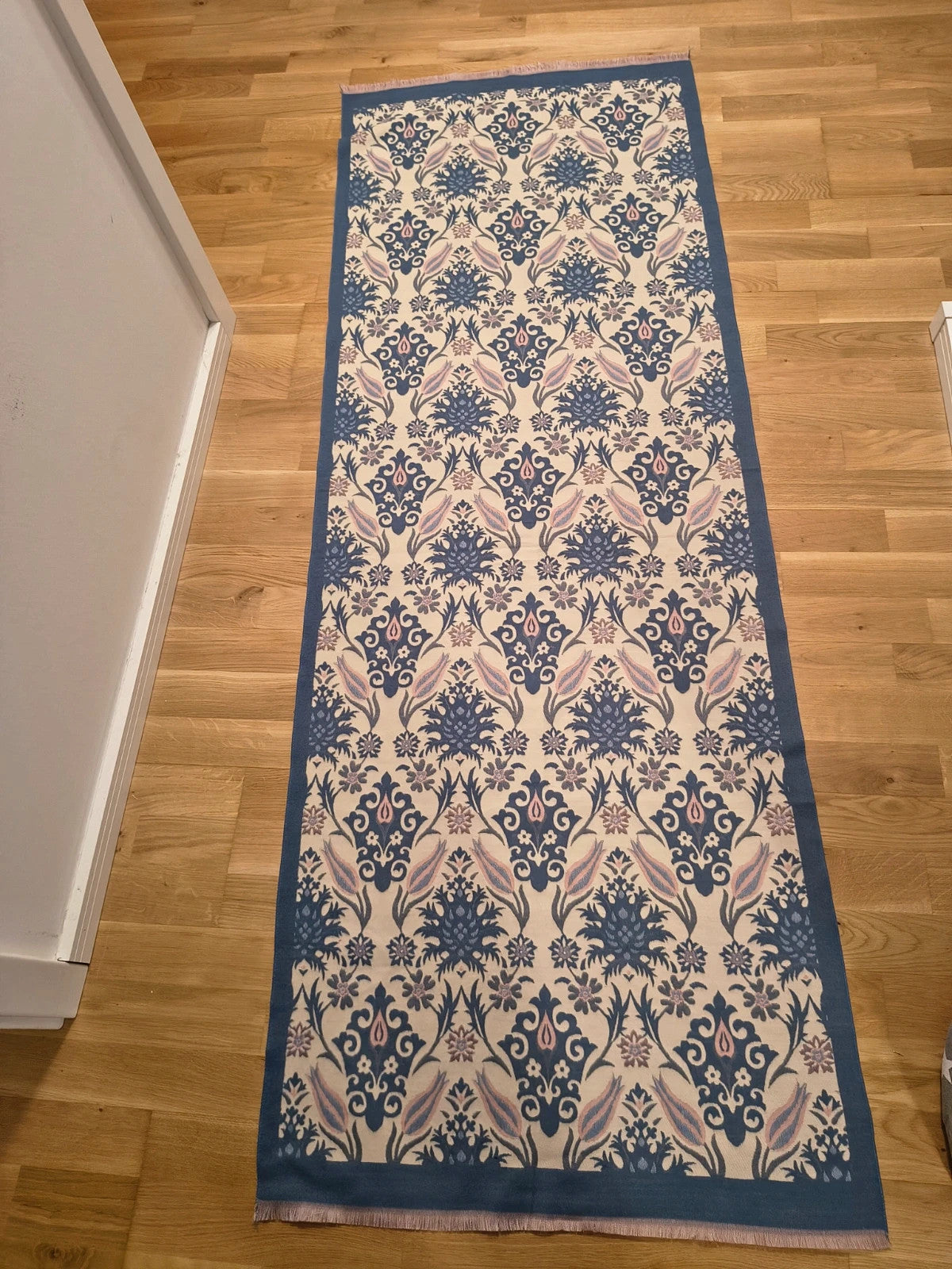 XXL blue and cream shawl with floral and ornament pattern, soft polyester, fringed ends.