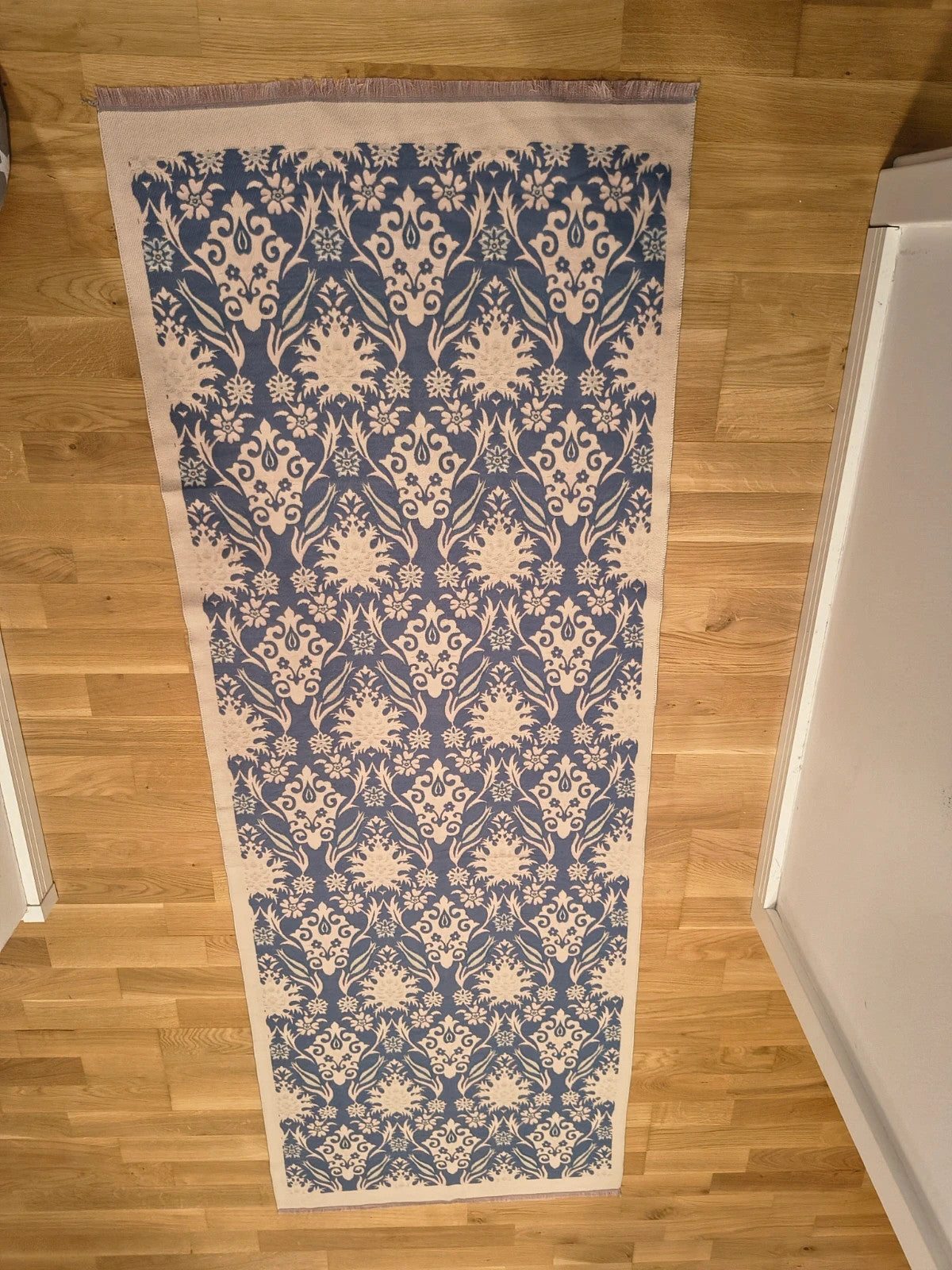 XXL blue and cream shawl with floral and ornament pattern, soft polyester, fringed ends.