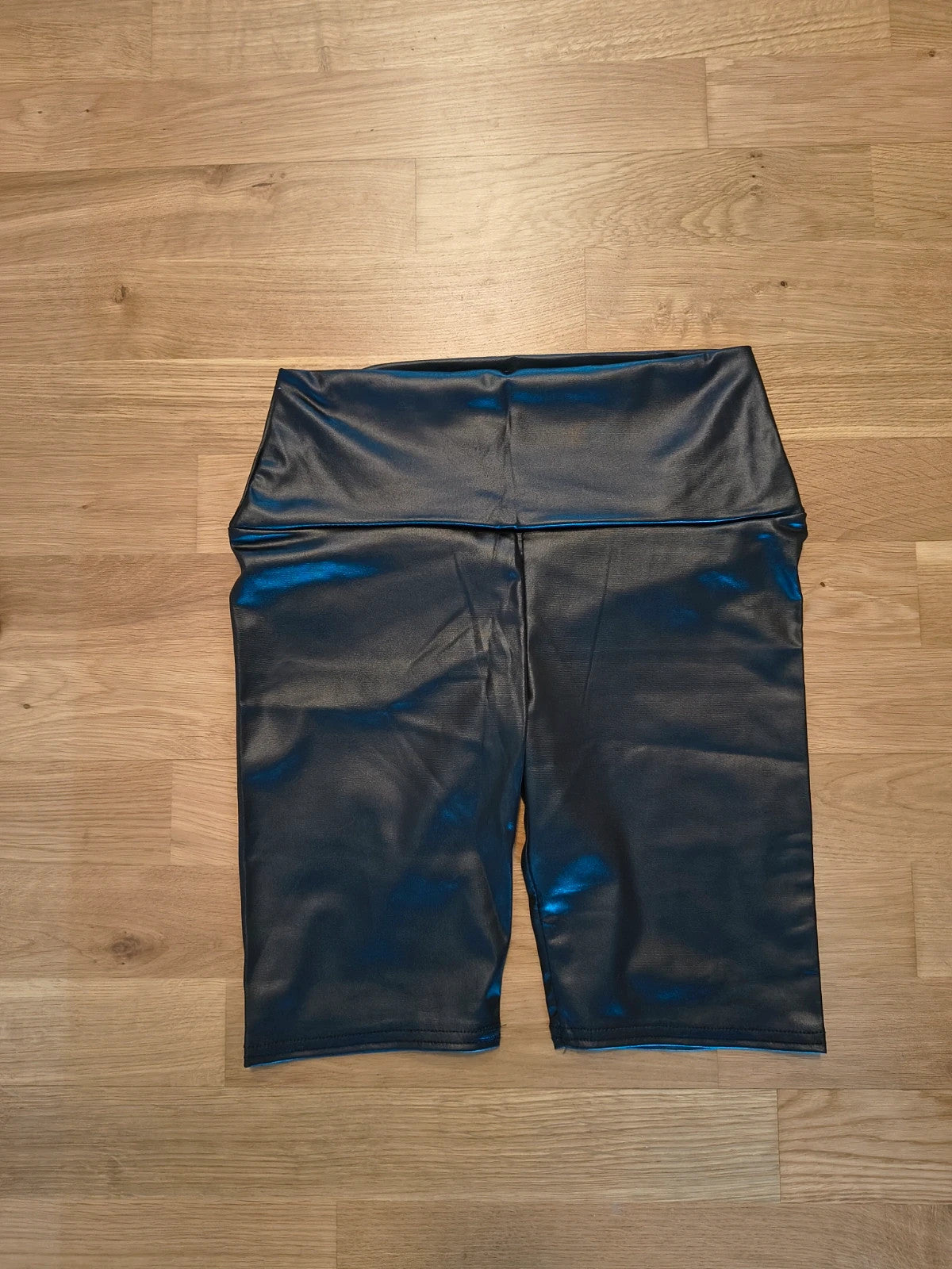Glanz black high waist bicycle shorts glossy polyester elastane material