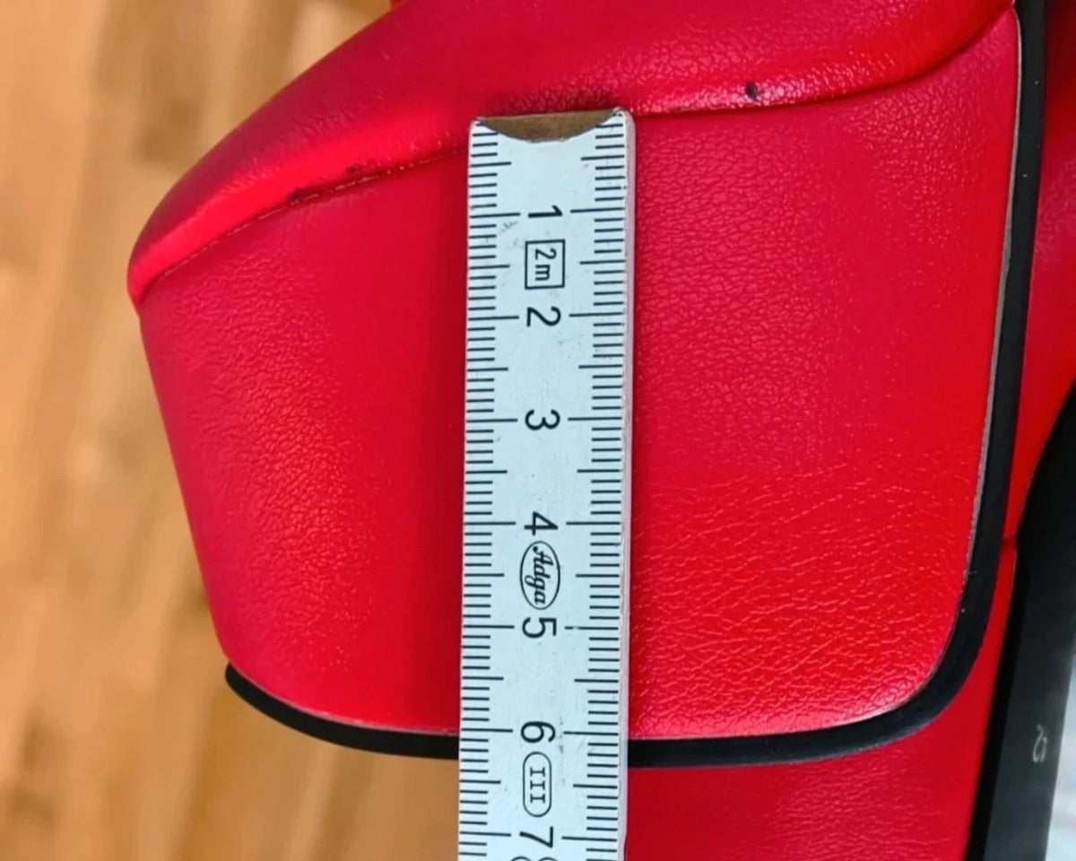 High Heels red overknee boots with high block heels and synthetic material.
