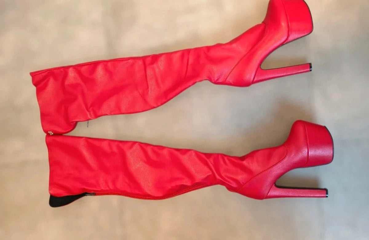 High Heels red overknee boots with high block heels and synthetic material.