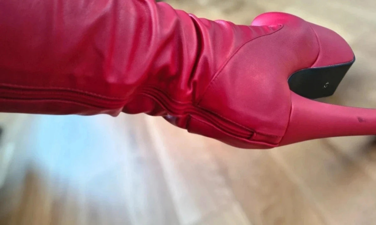 High Heels red overknee boots with high block heels and synthetic material.