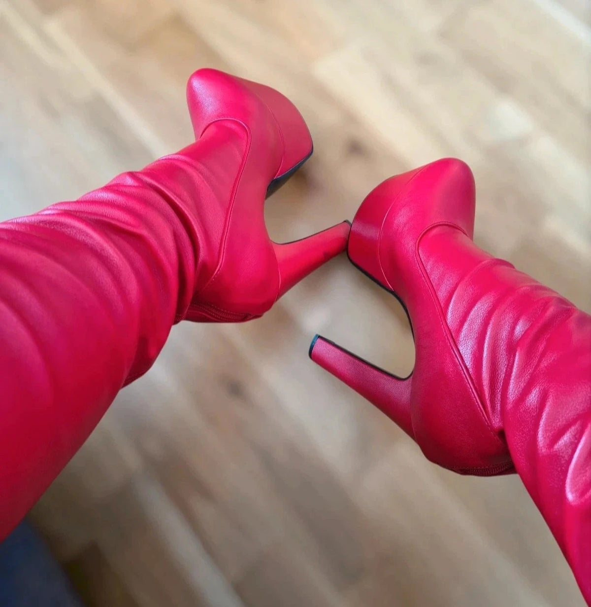 High Heels red overknee boots with high block heels and synthetic material.