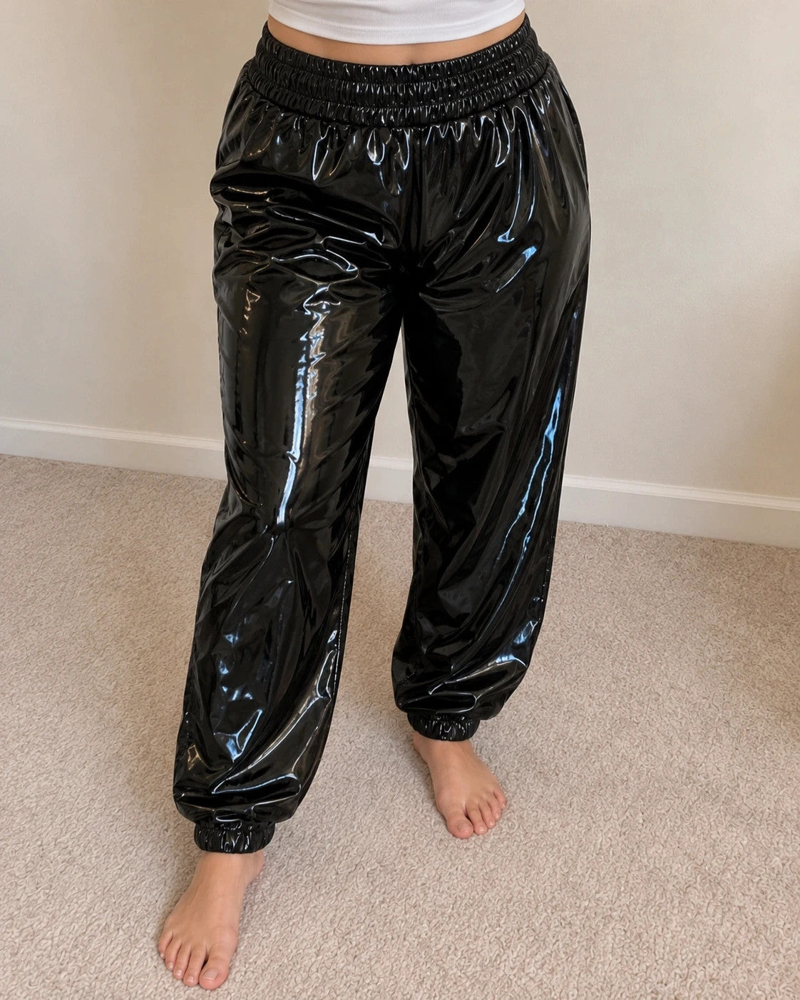 Che black jogging pants with glossy finish and elastic waistband, size L.